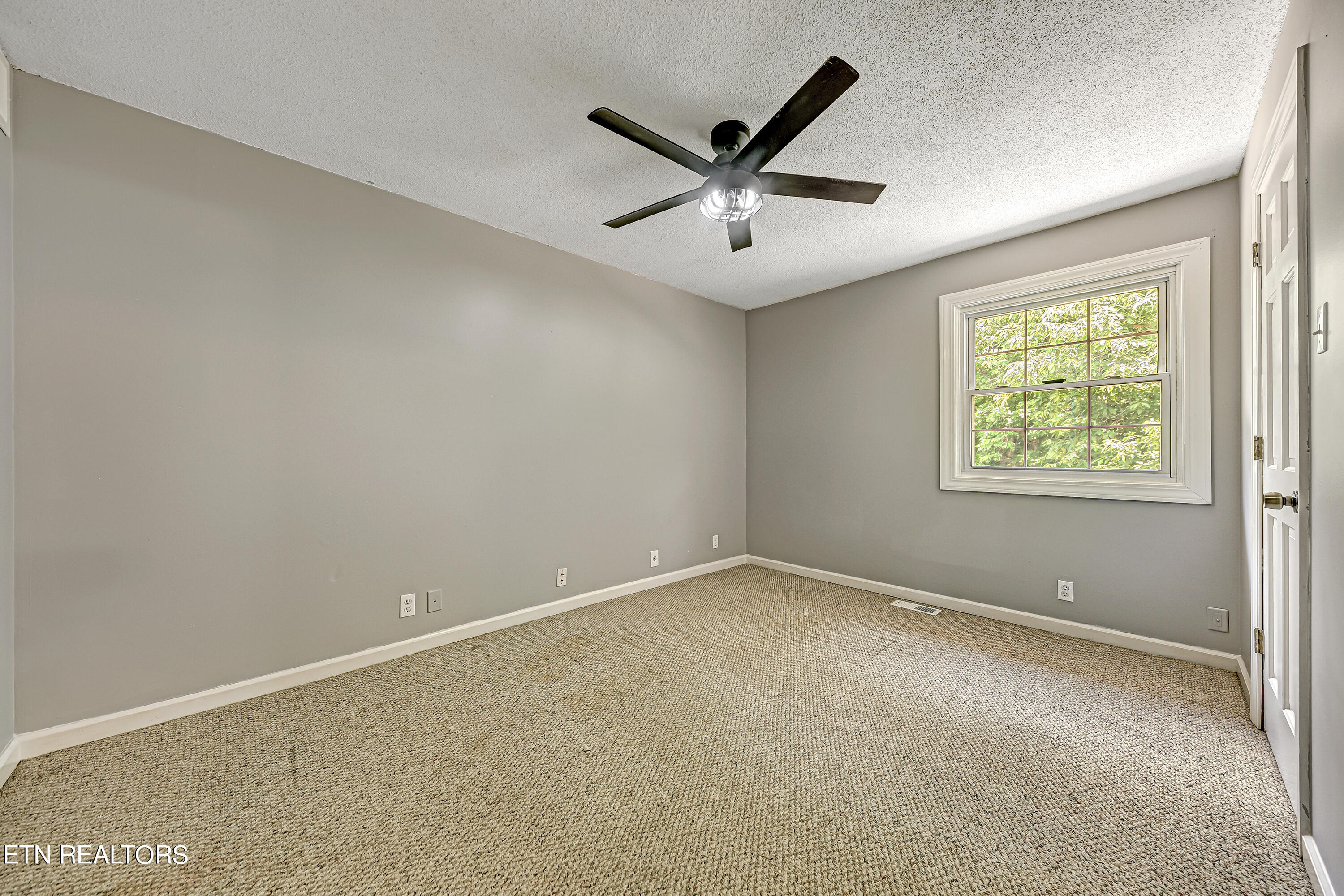 716 E Fox Den Drive Knoxville TN 37934
