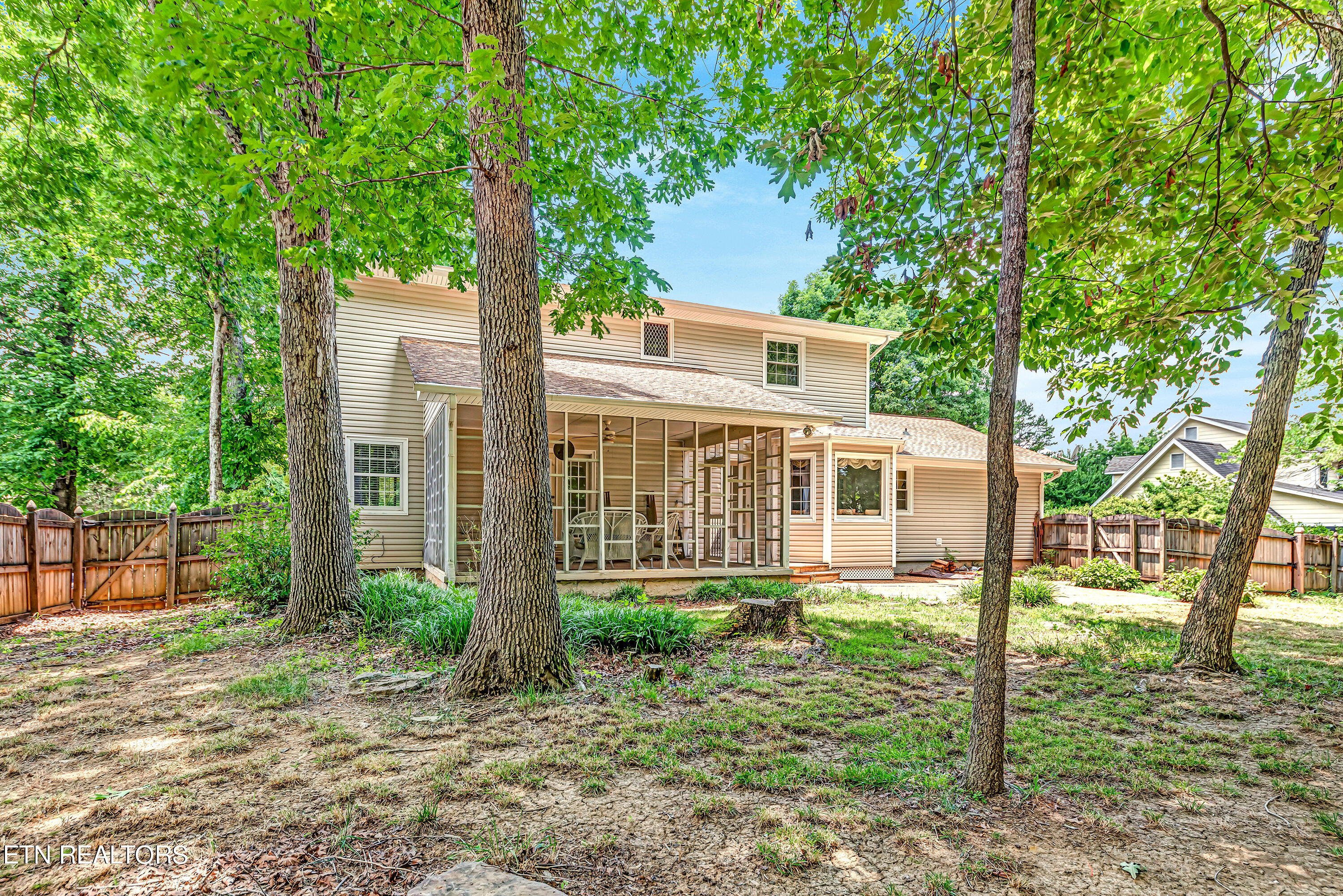 716 E Fox Den Drive Knoxville TN 37934