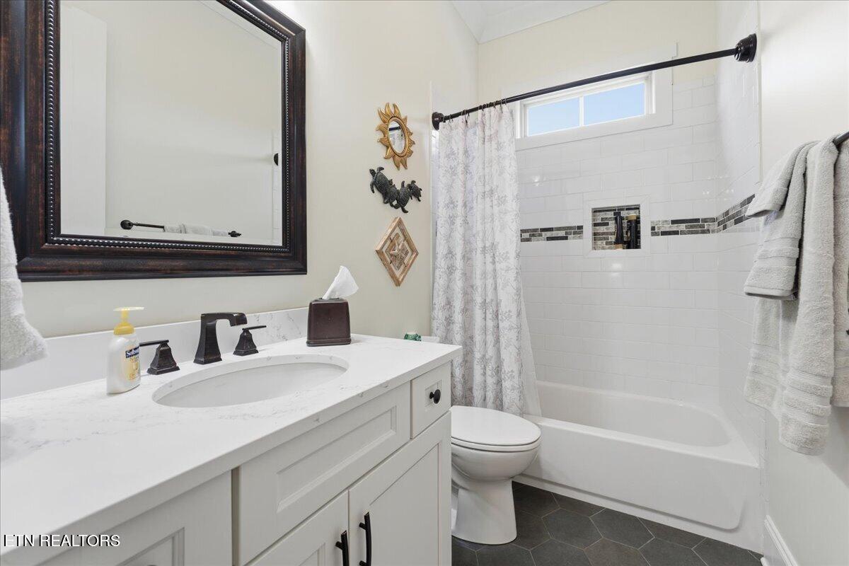 107 Daleyuhski Way Loudon TN 37774