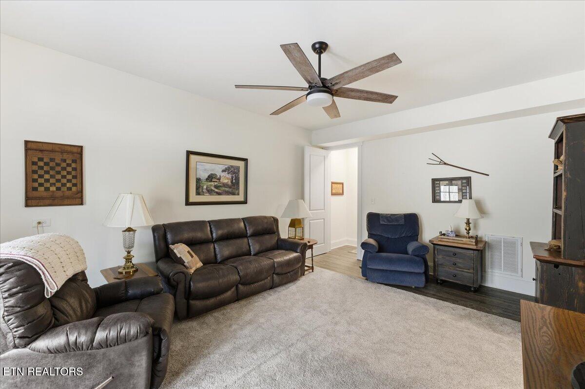 107 Daleyuhski Way Loudon TN 37774