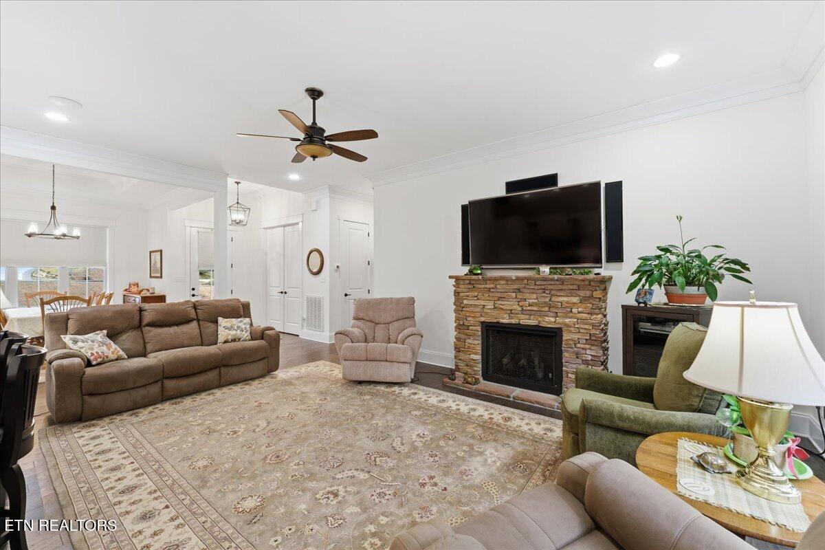 107 Daleyuhski Way Loudon TN 37774