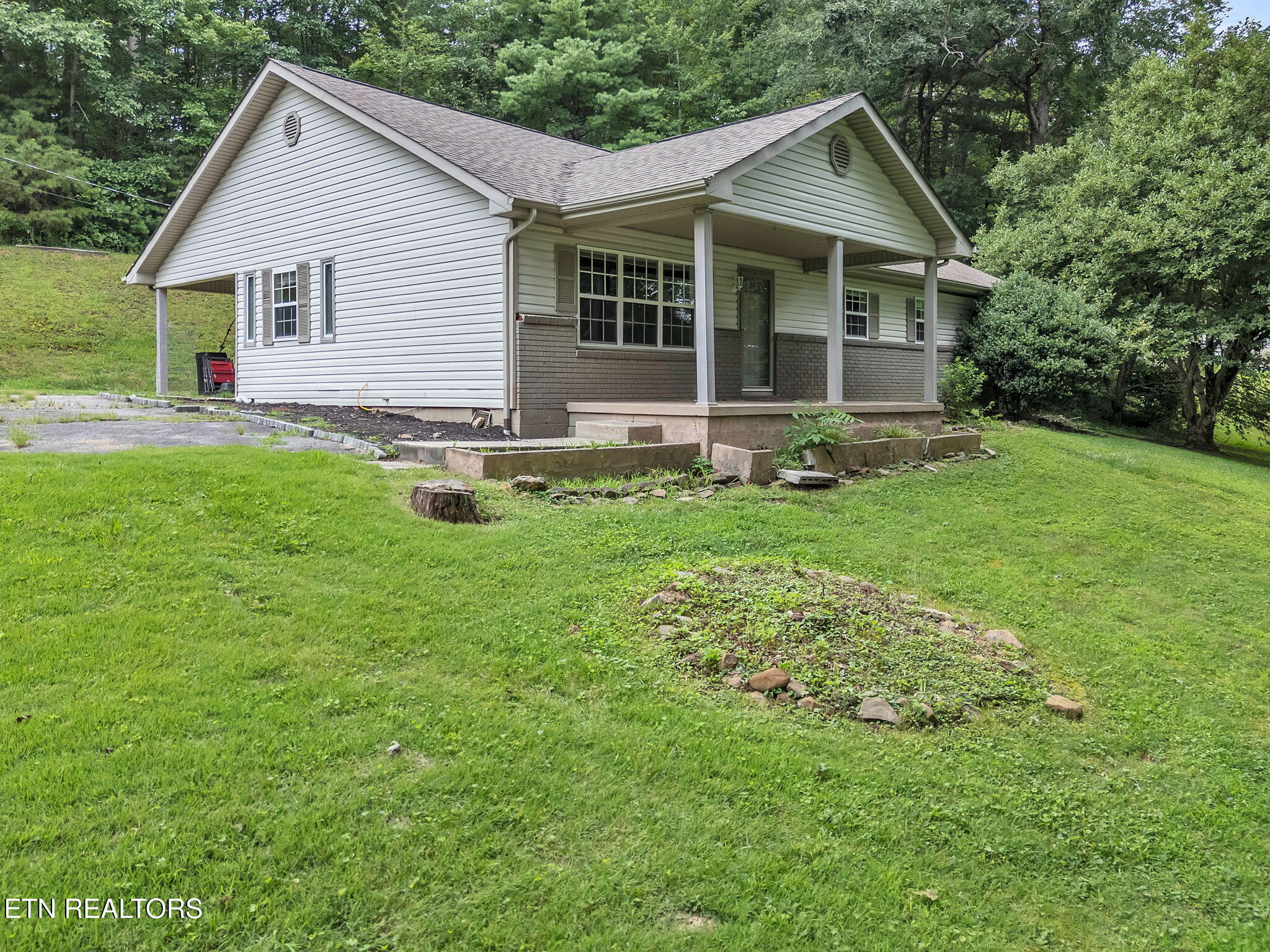 241 Skyline Drive Oneida TN 37841