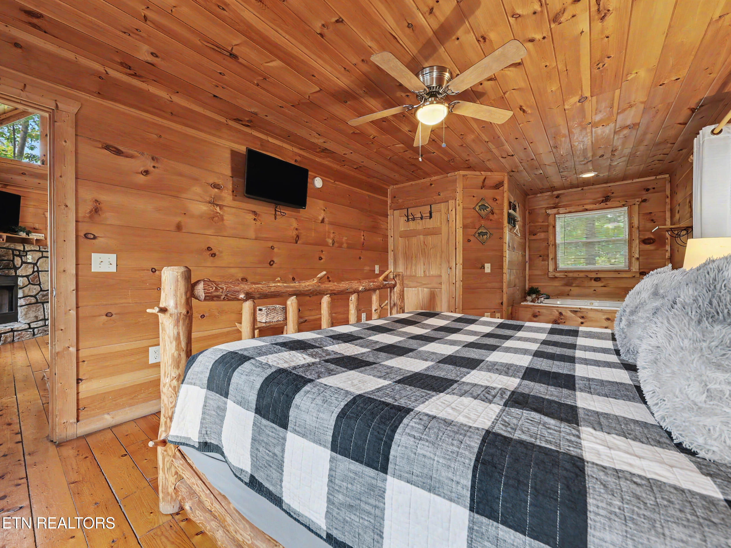 2434 N School House Gap Road Sevierville TN 37876