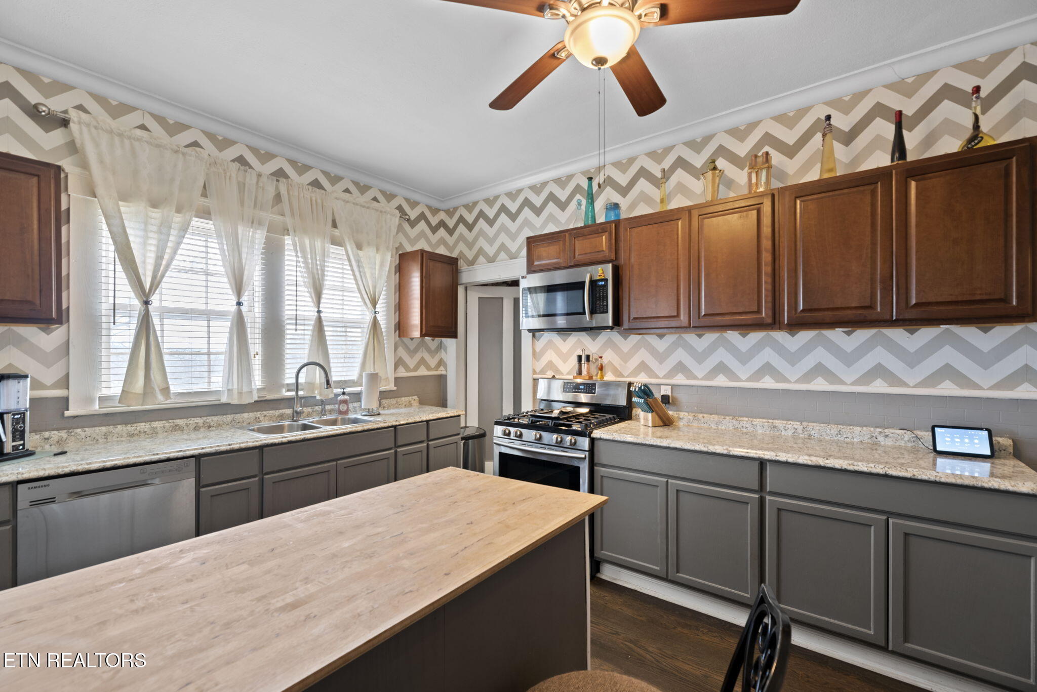 710 W 1st Avenue Lenoir City TN 37771