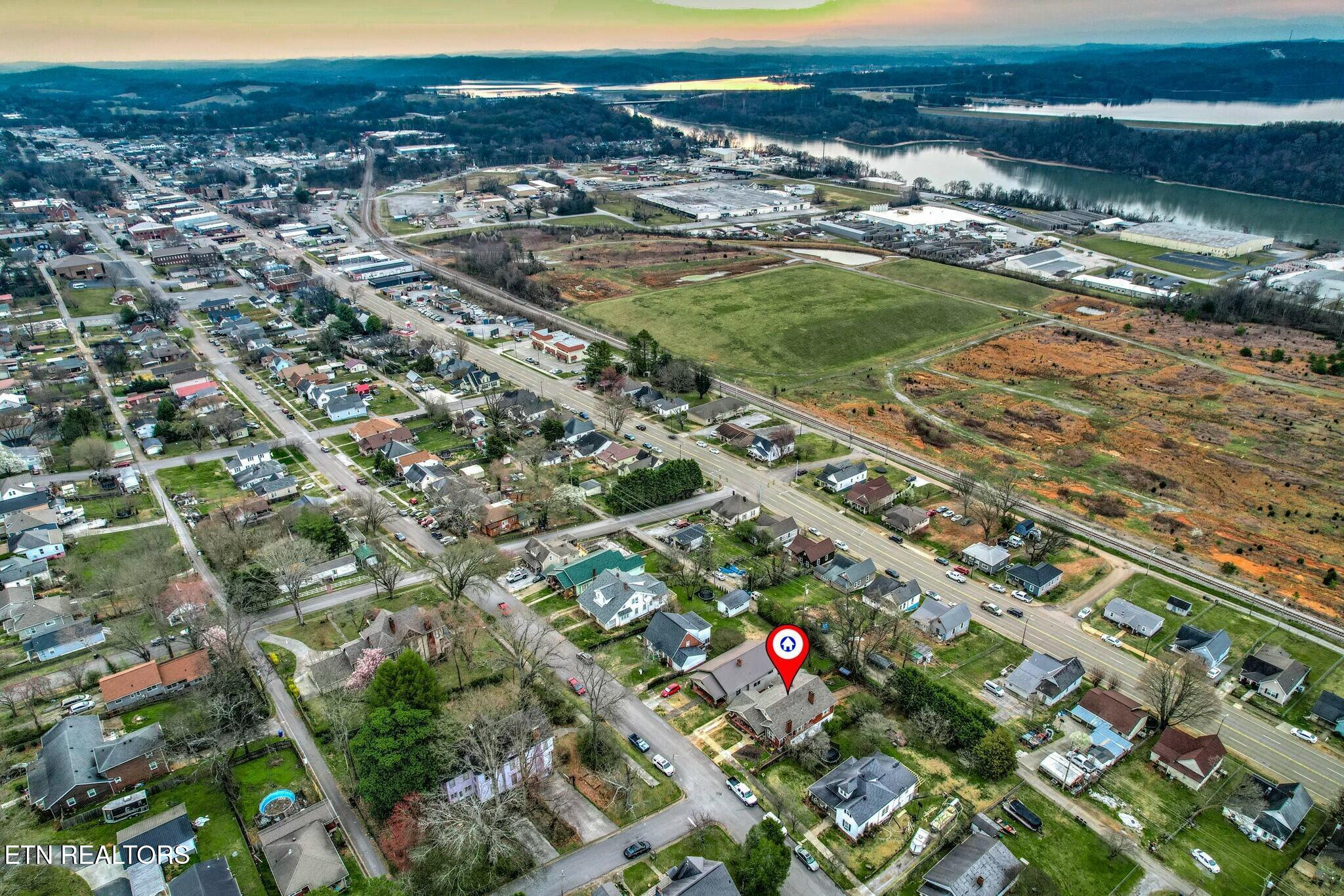 710 W 1st Avenue Lenoir City TN 37771