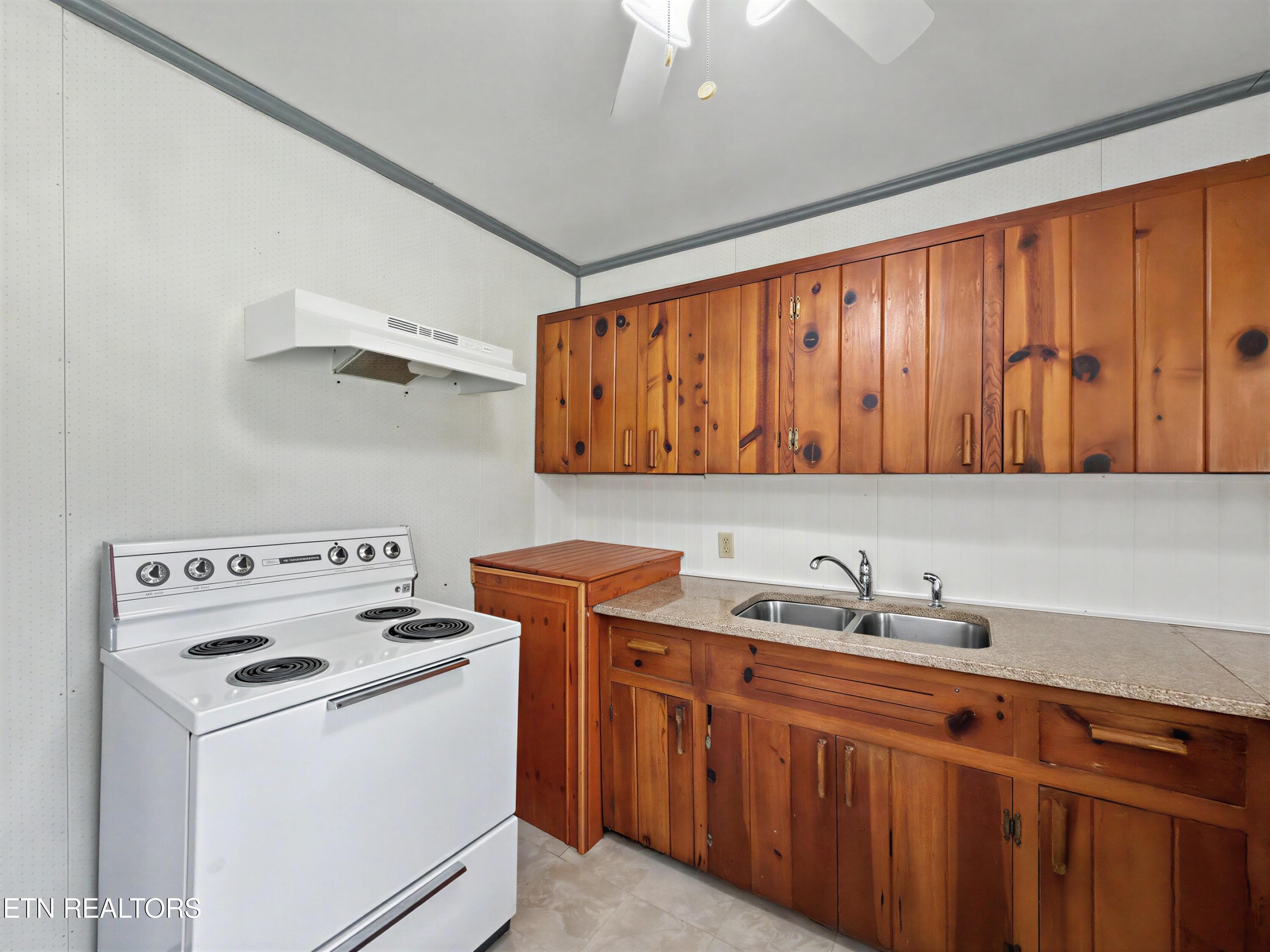 1109 Tapoco Avenue Maryville TN 37801