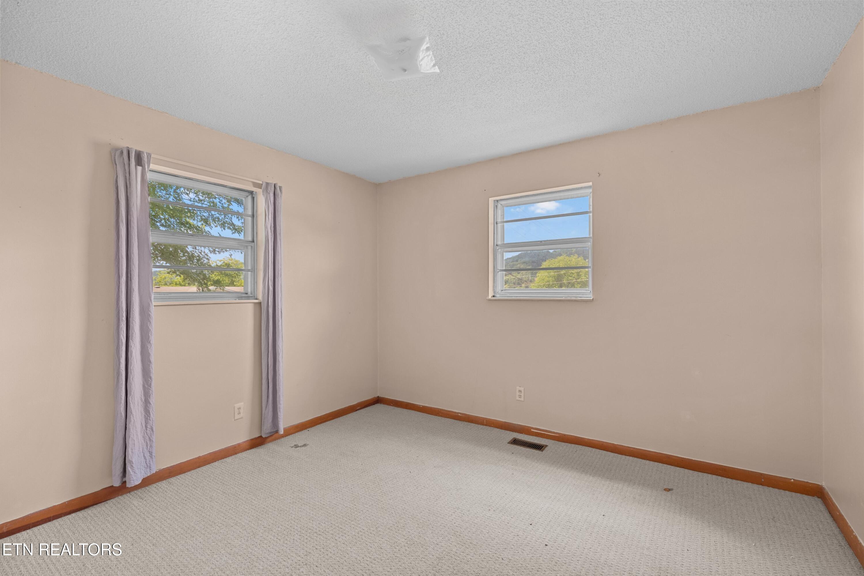 215 Hillcrest Street Rogersville TN 37857