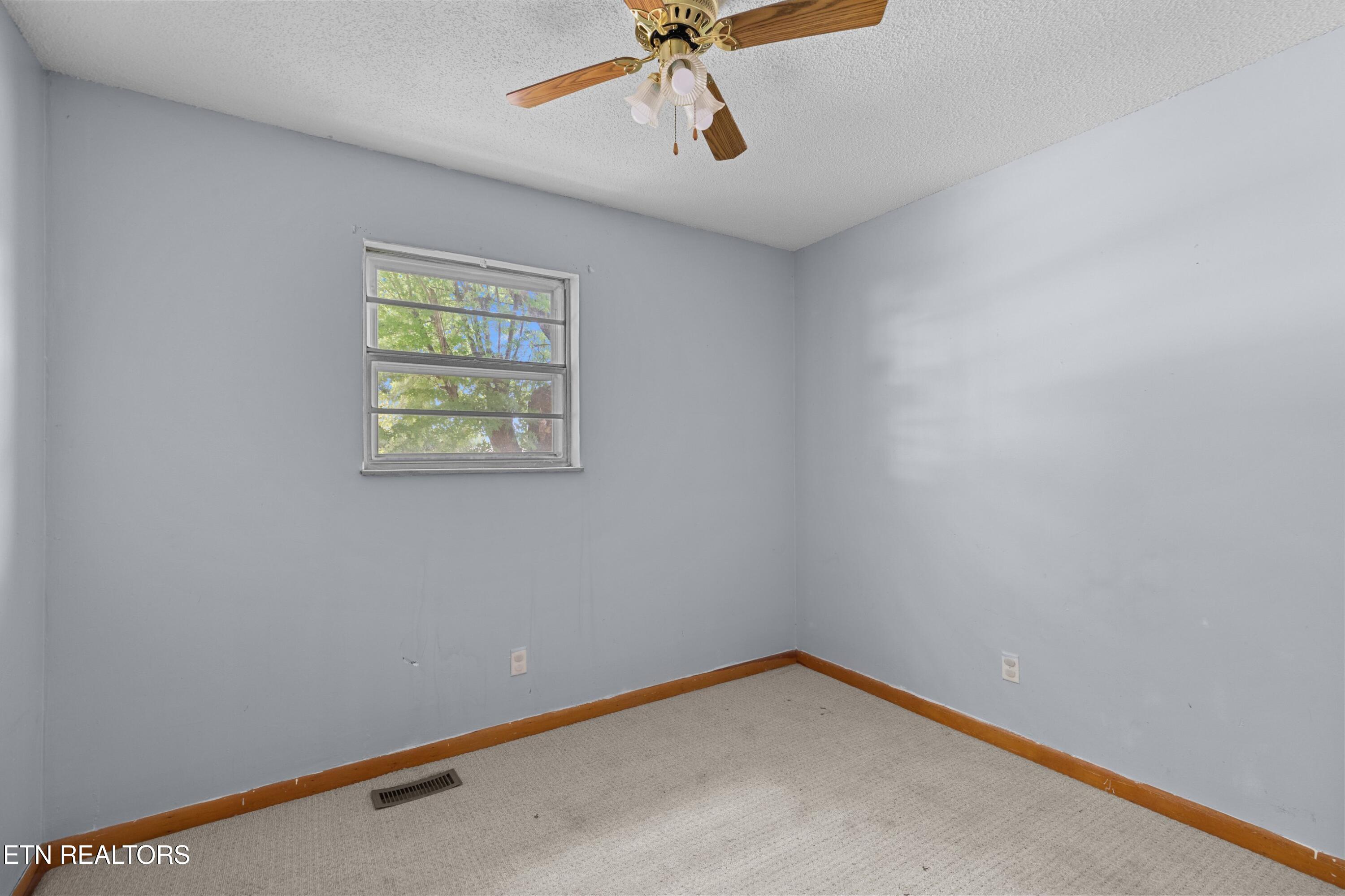 215 Hillcrest Street Rogersville TN 37857