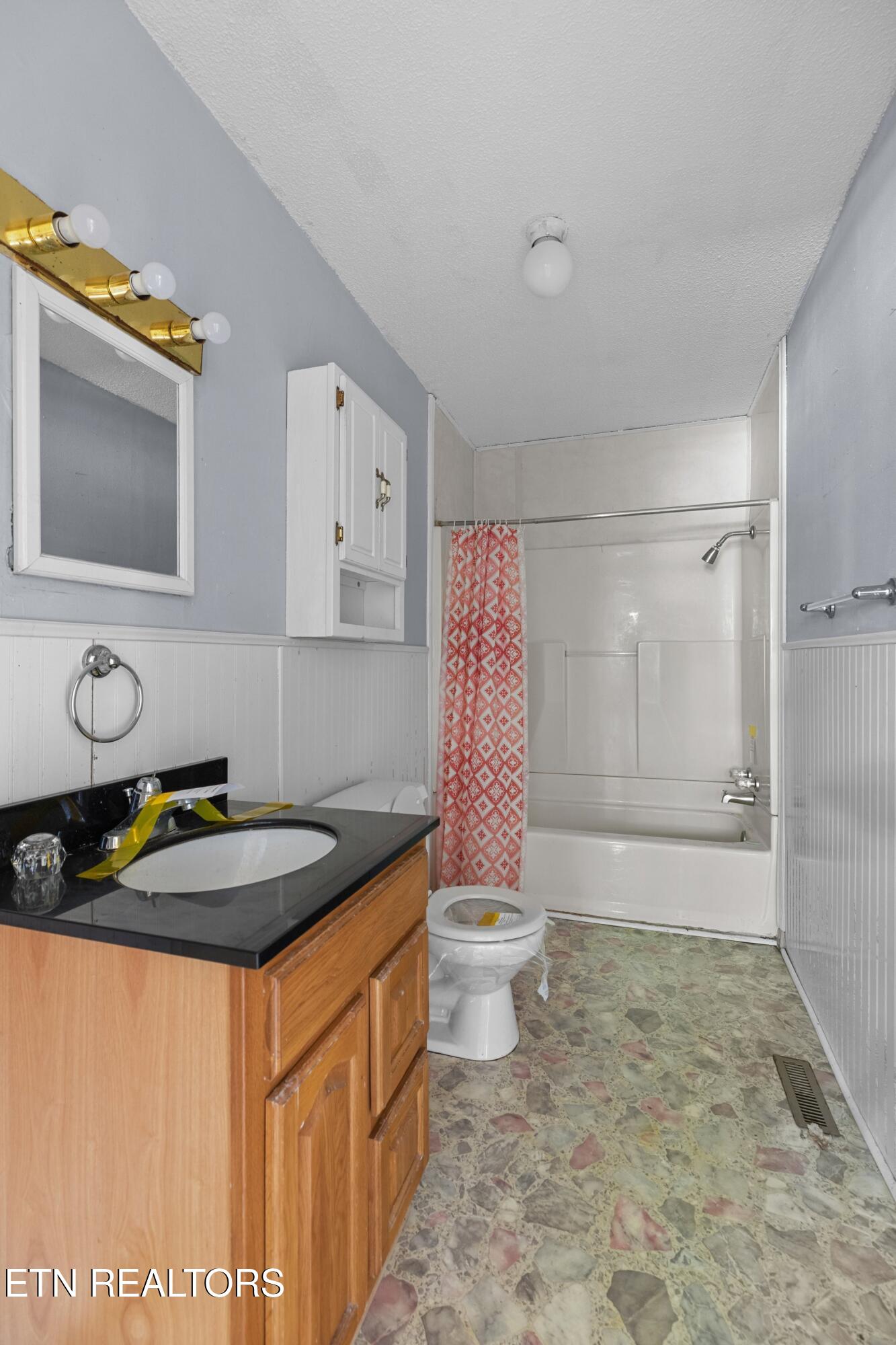 215 Hillcrest Street Rogersville TN 37857