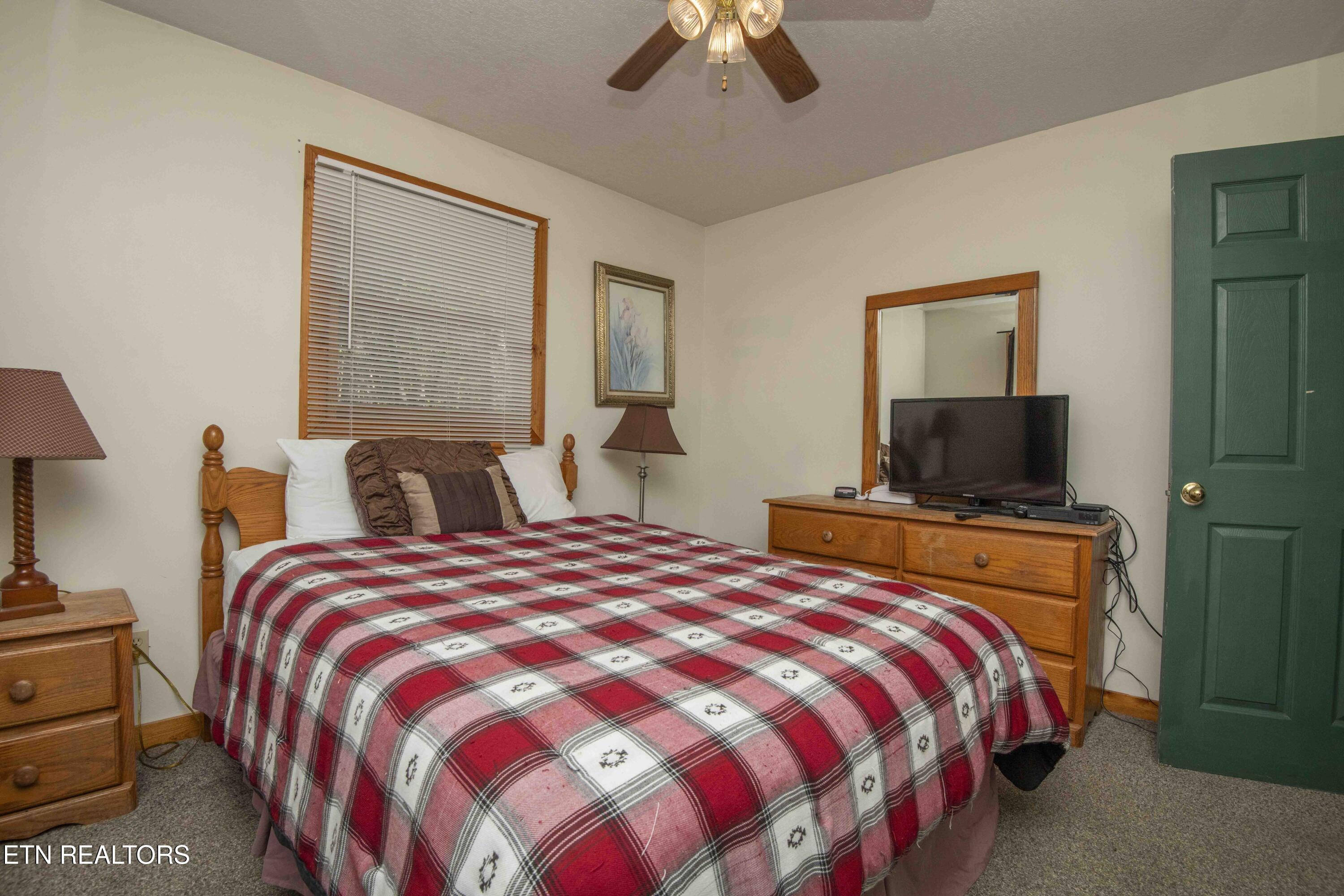 906 Lowe Valley Drive Sevierville TN 37862