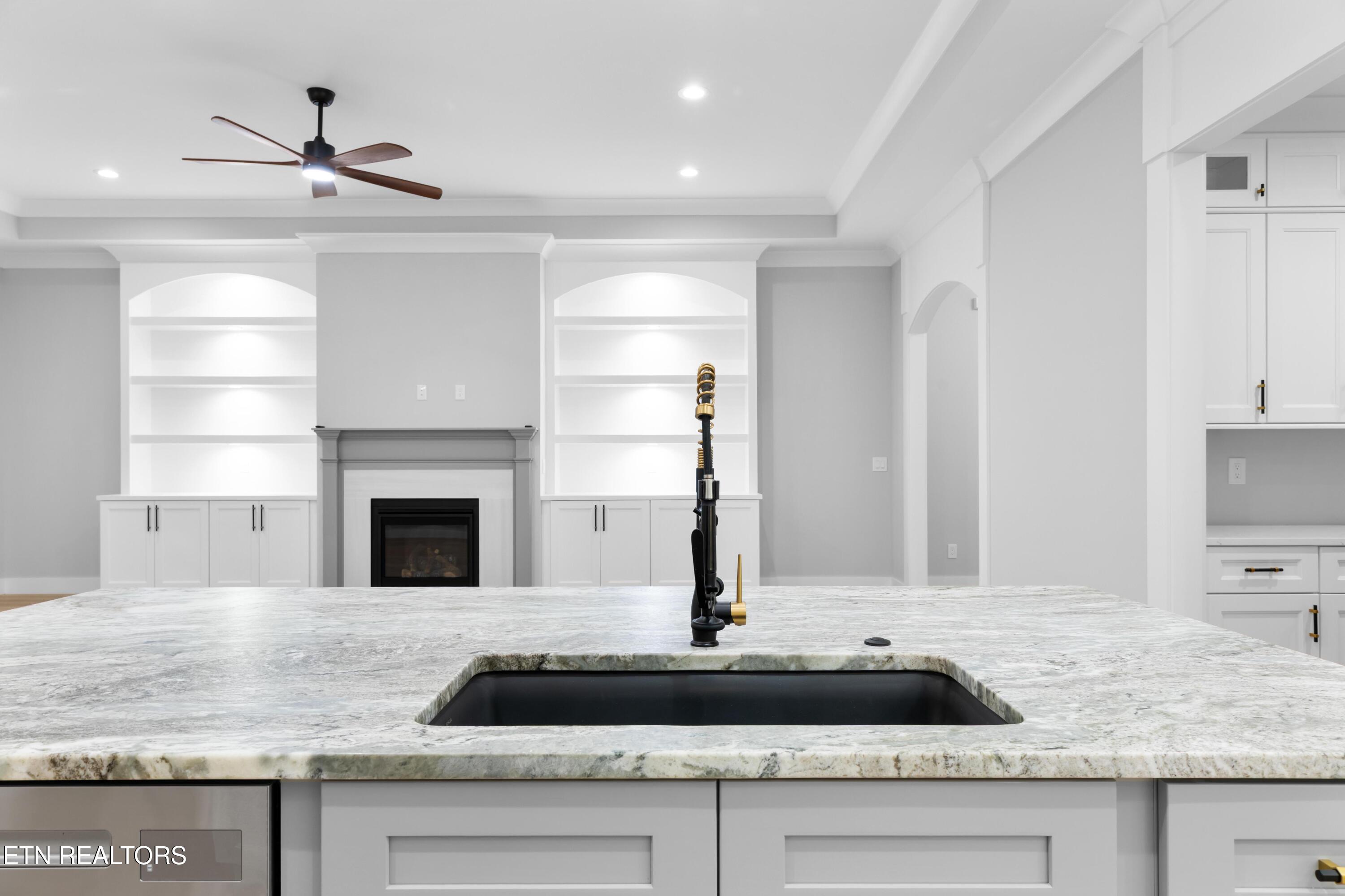 208 Ootsima Way Loudon TN 37774