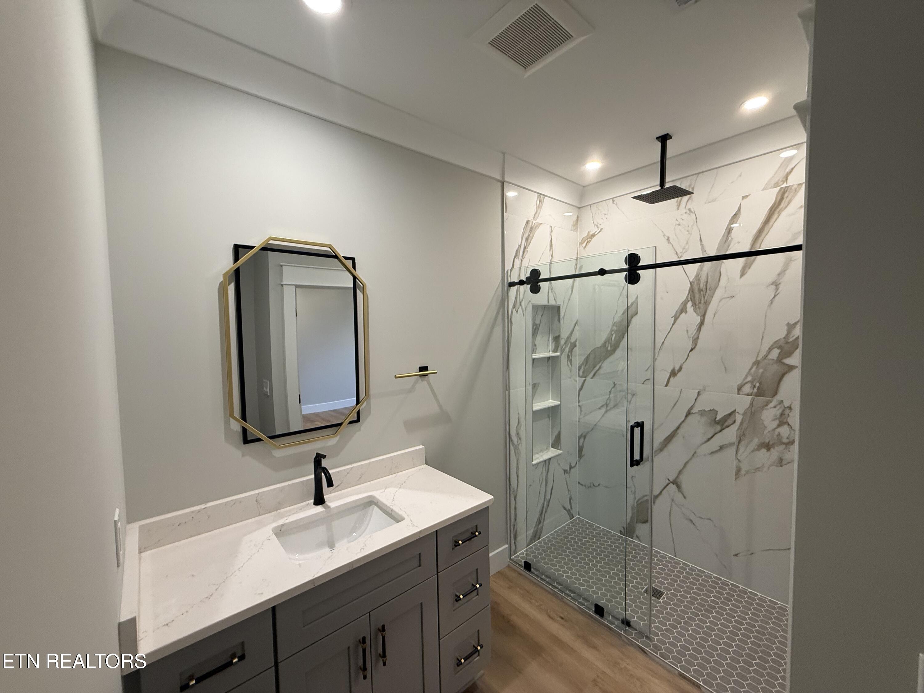 208 Ootsima Way Loudon TN 37774