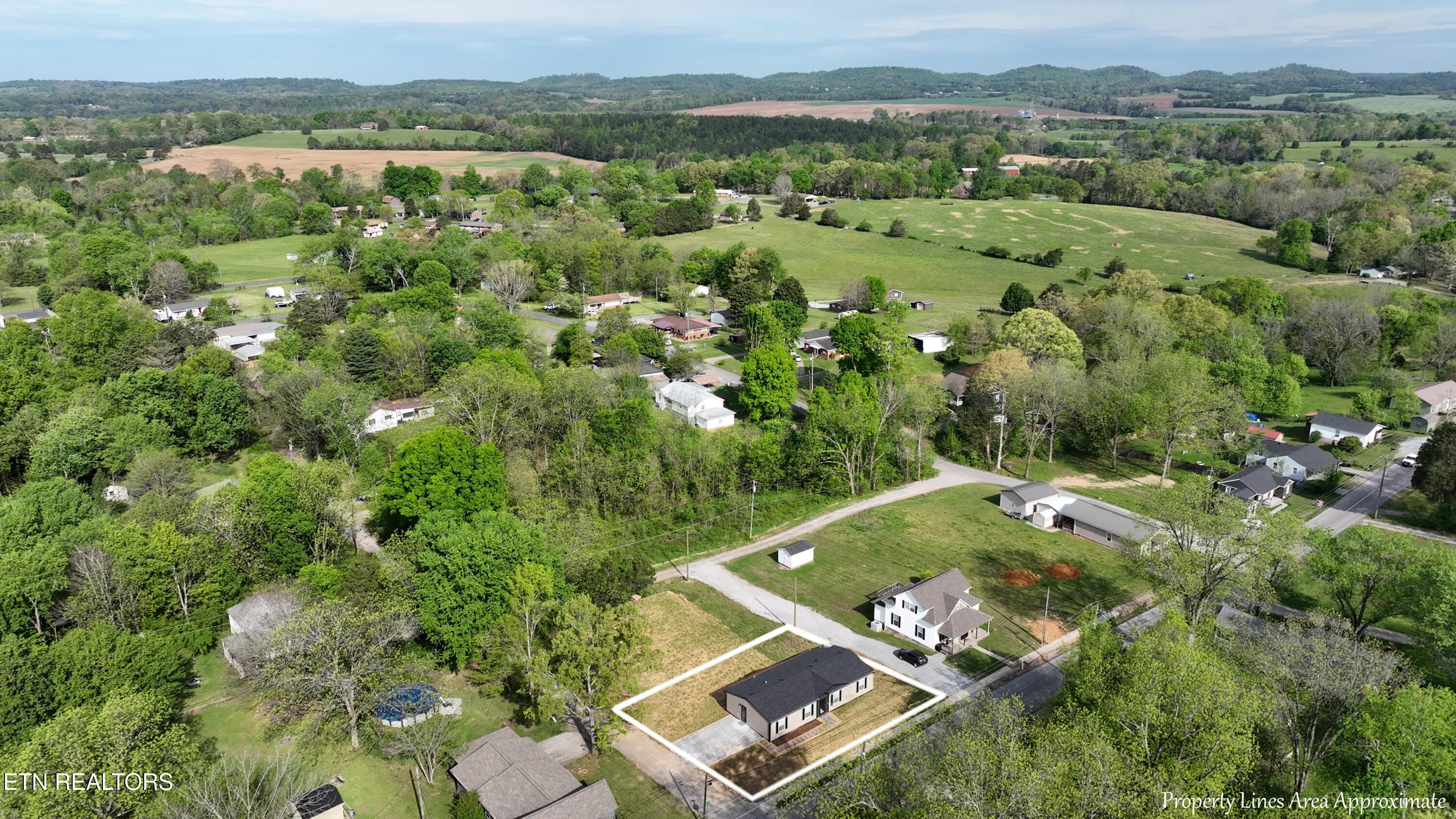 9 Hamilton Street Englewood TN 37329