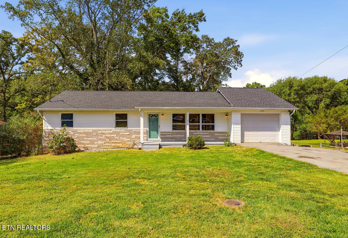1009 Oaklett Drive Knoxville TN 37912