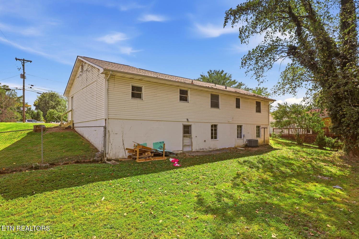 1009 Oaklett Drive Knoxville TN 37912