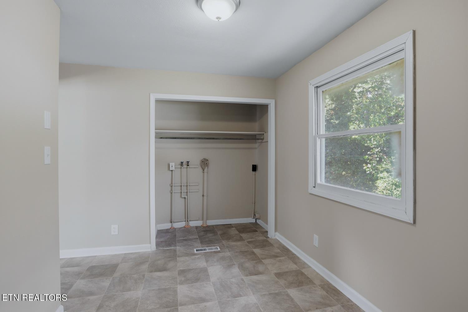 1009 Oaklett Drive Knoxville TN 37912