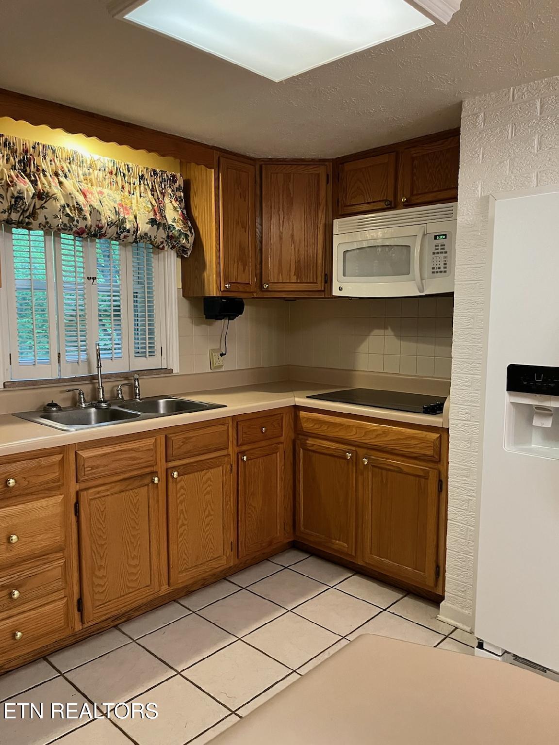 180 Cedar Lane Jacksboro TN 37757