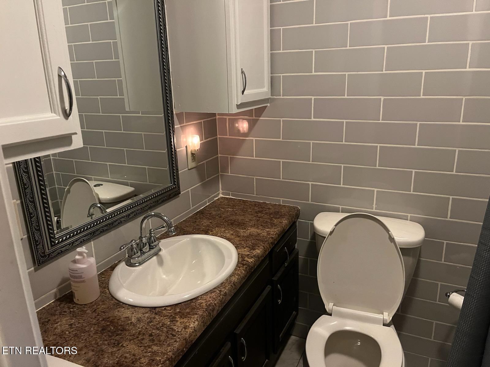 180 Cedar Lane Jacksboro TN 37757