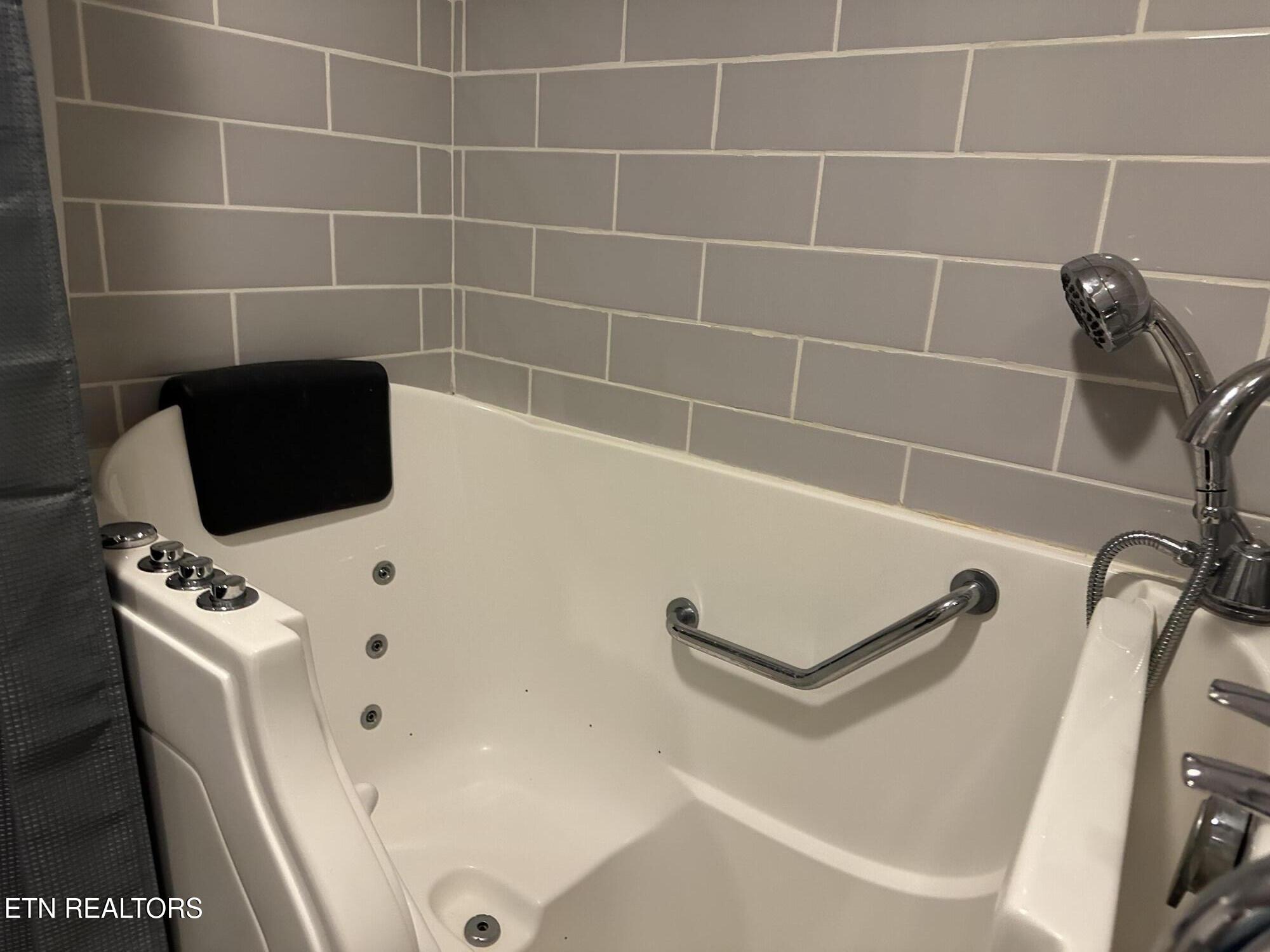 180 Cedar Lane Jacksboro TN 37757