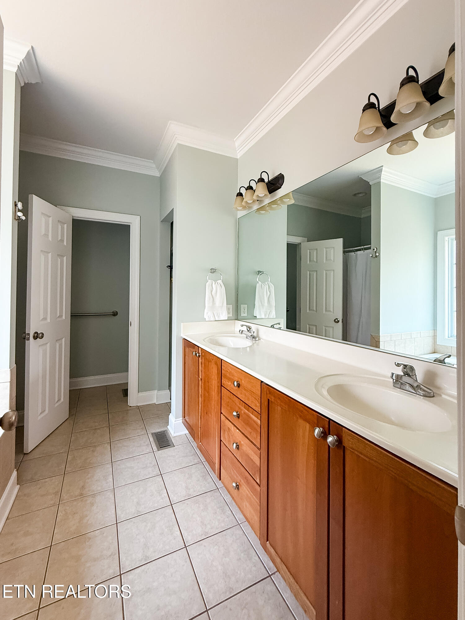 7016 Shady Knoll Lane Knoxville TN 37919