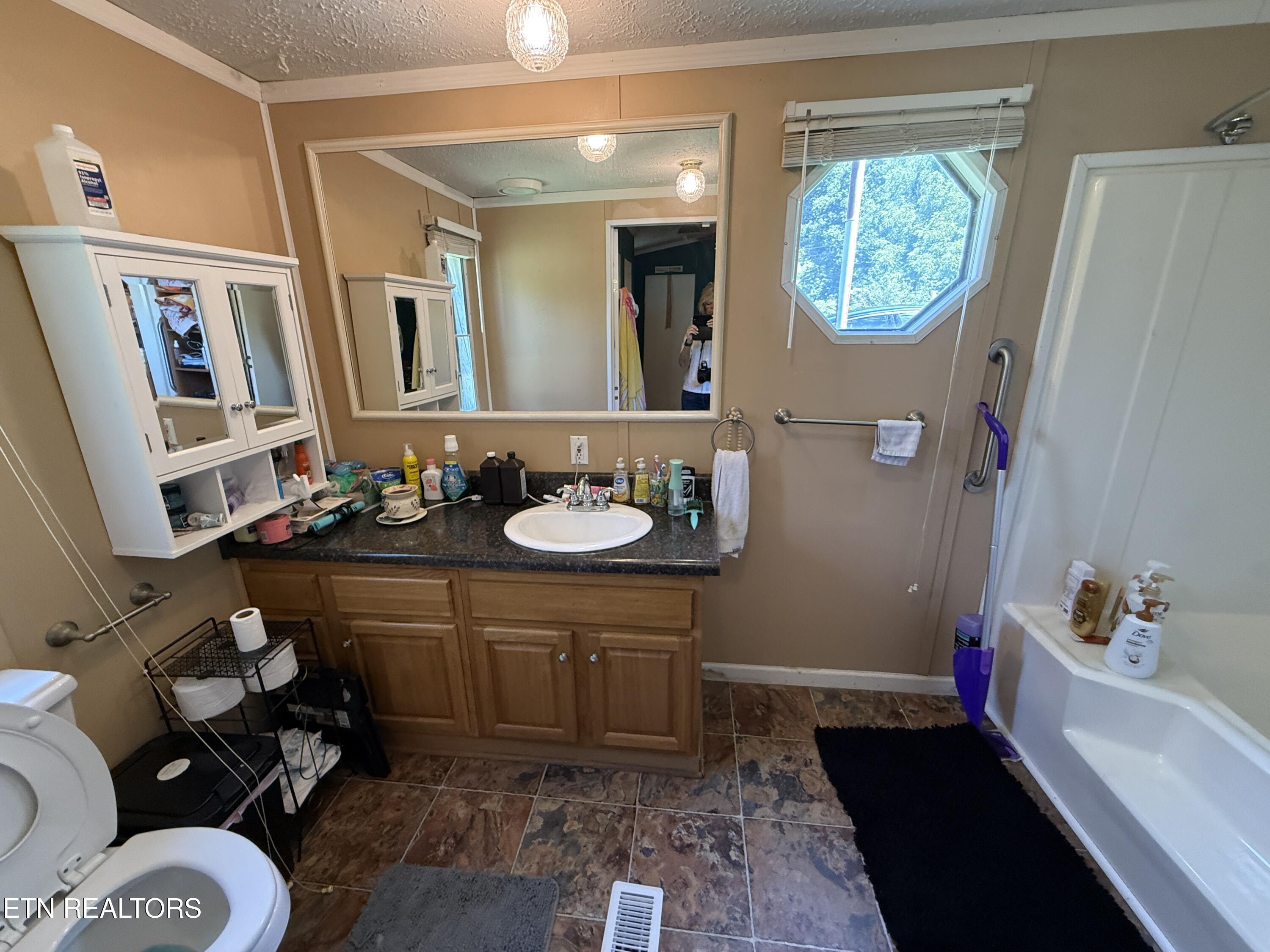 166 Andrew Lane Jacksboro TN 37757