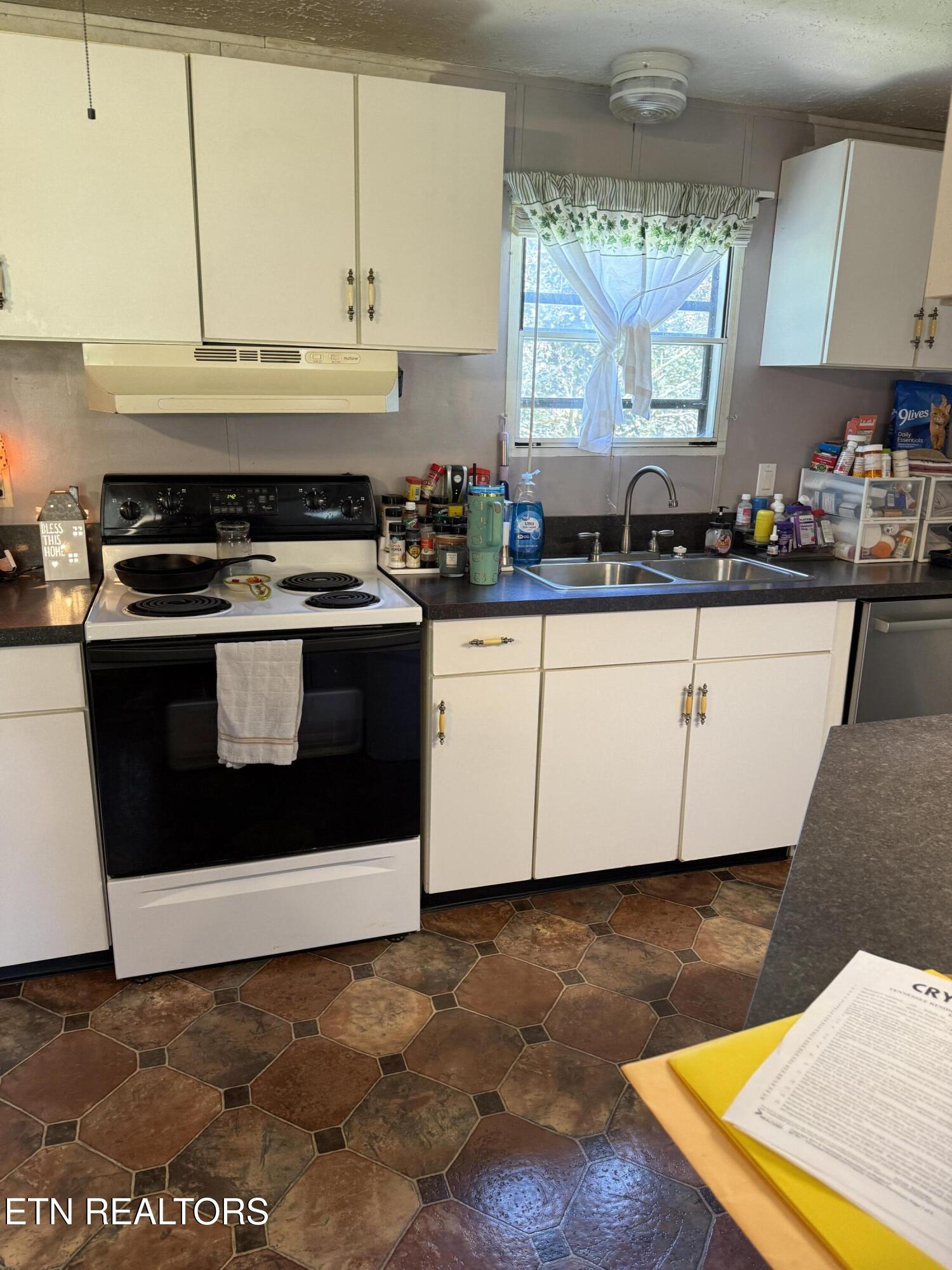 166 Andrew Lane Jacksboro TN 37757