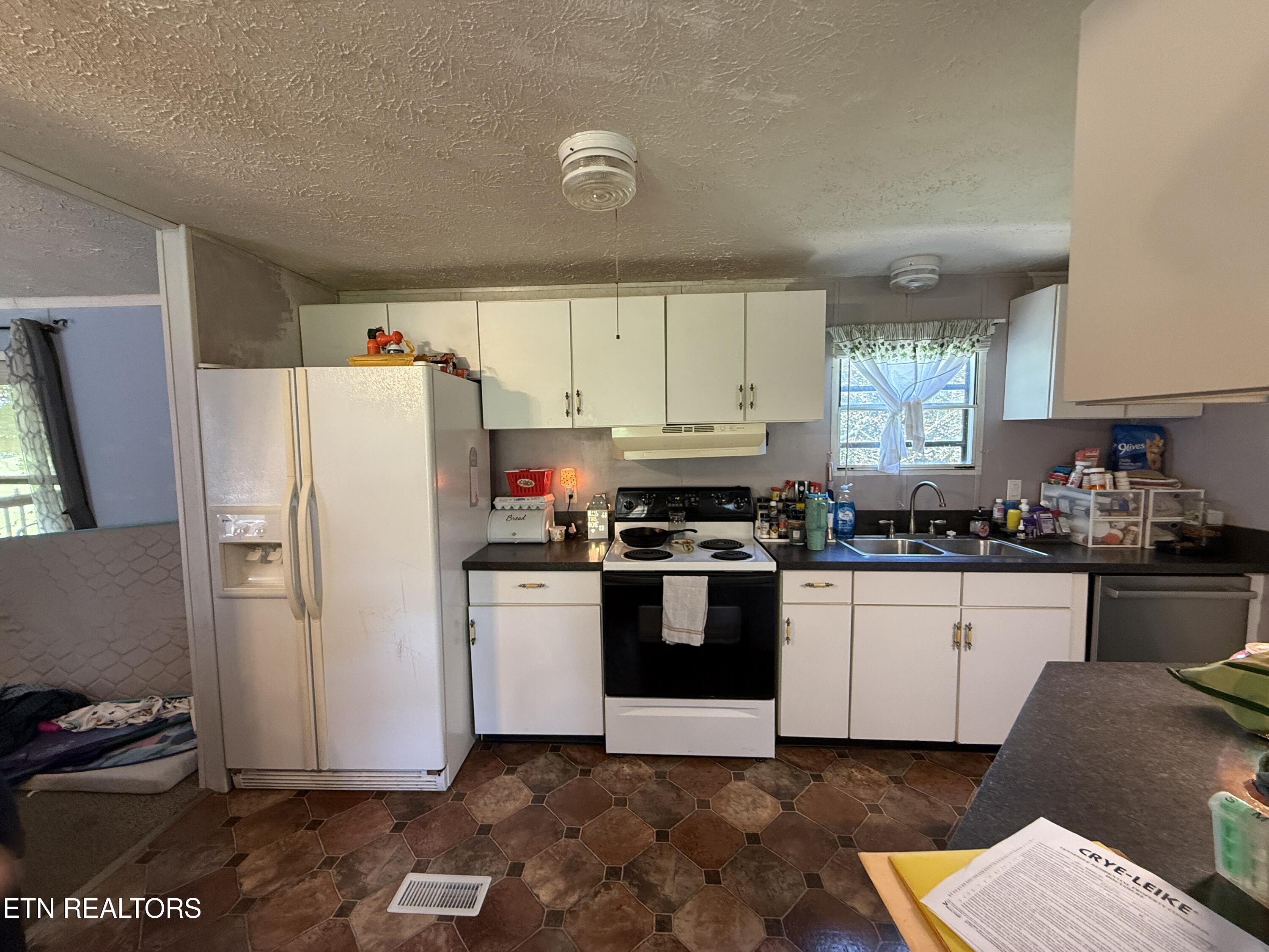 166 Andrew Lane Jacksboro TN 37757