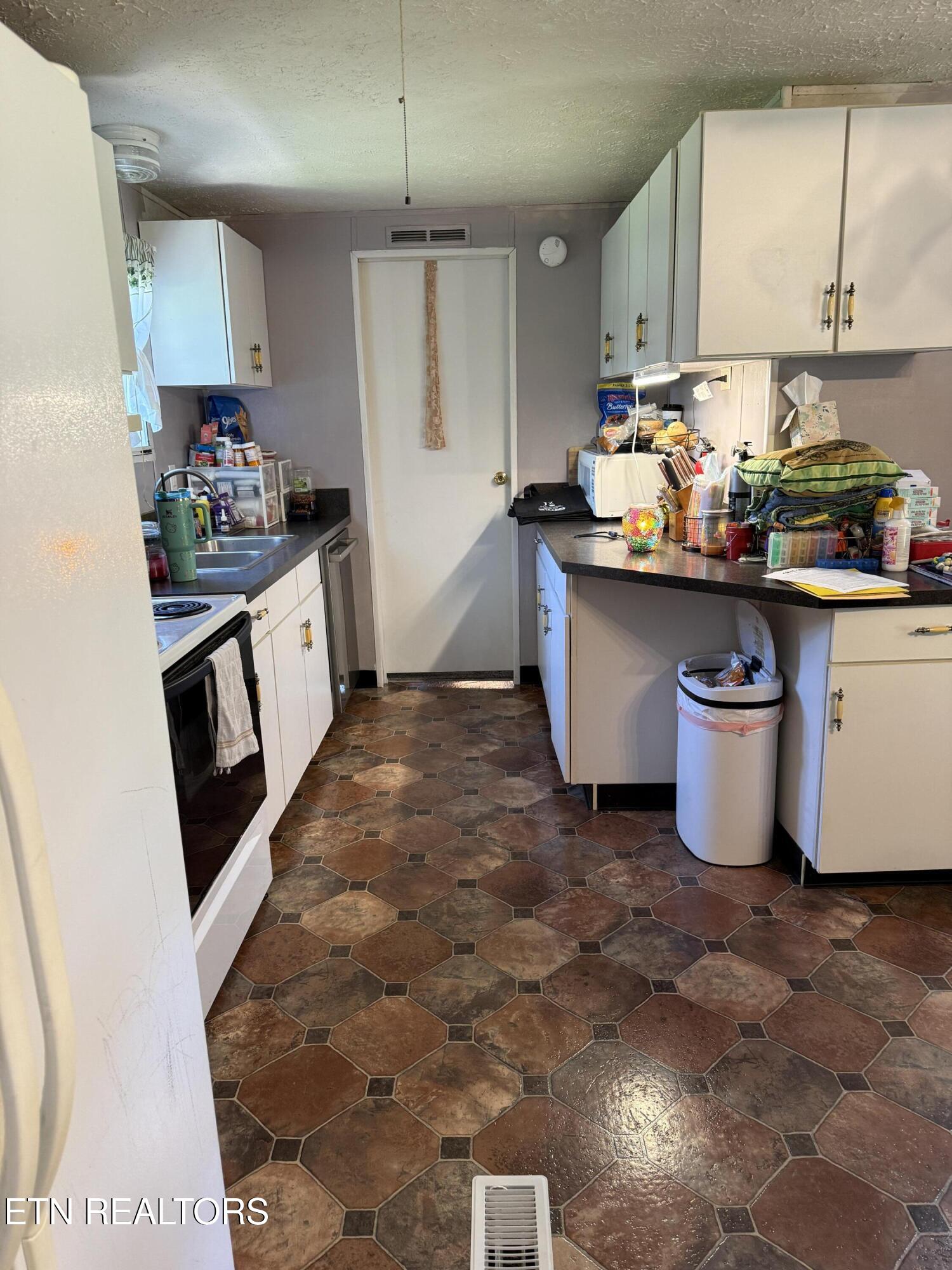 166 Andrew Lane Jacksboro TN 37757