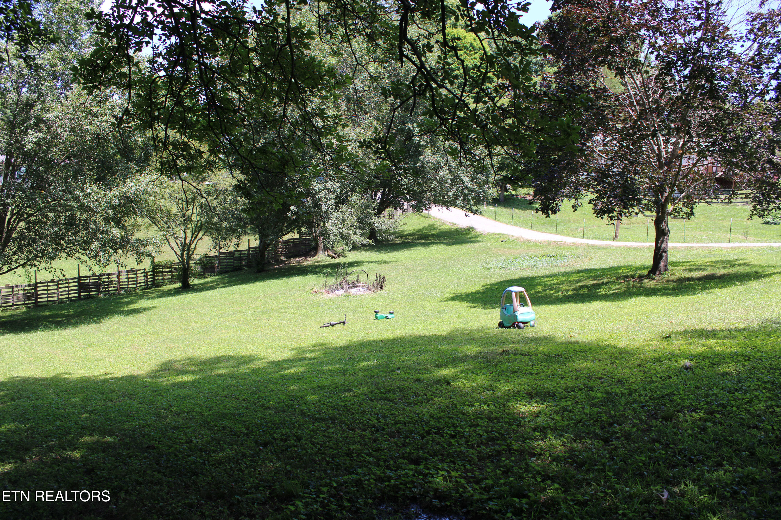 166 Andrew Lane Jacksboro TN 37757