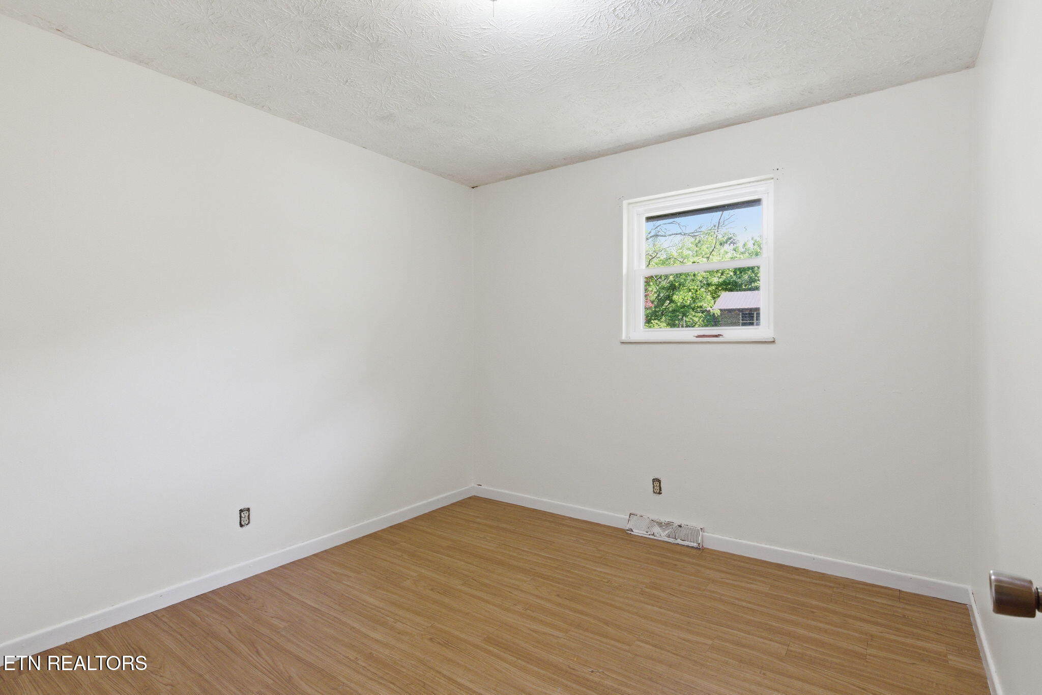 209 White Oak Lane Heiskell TN 37754