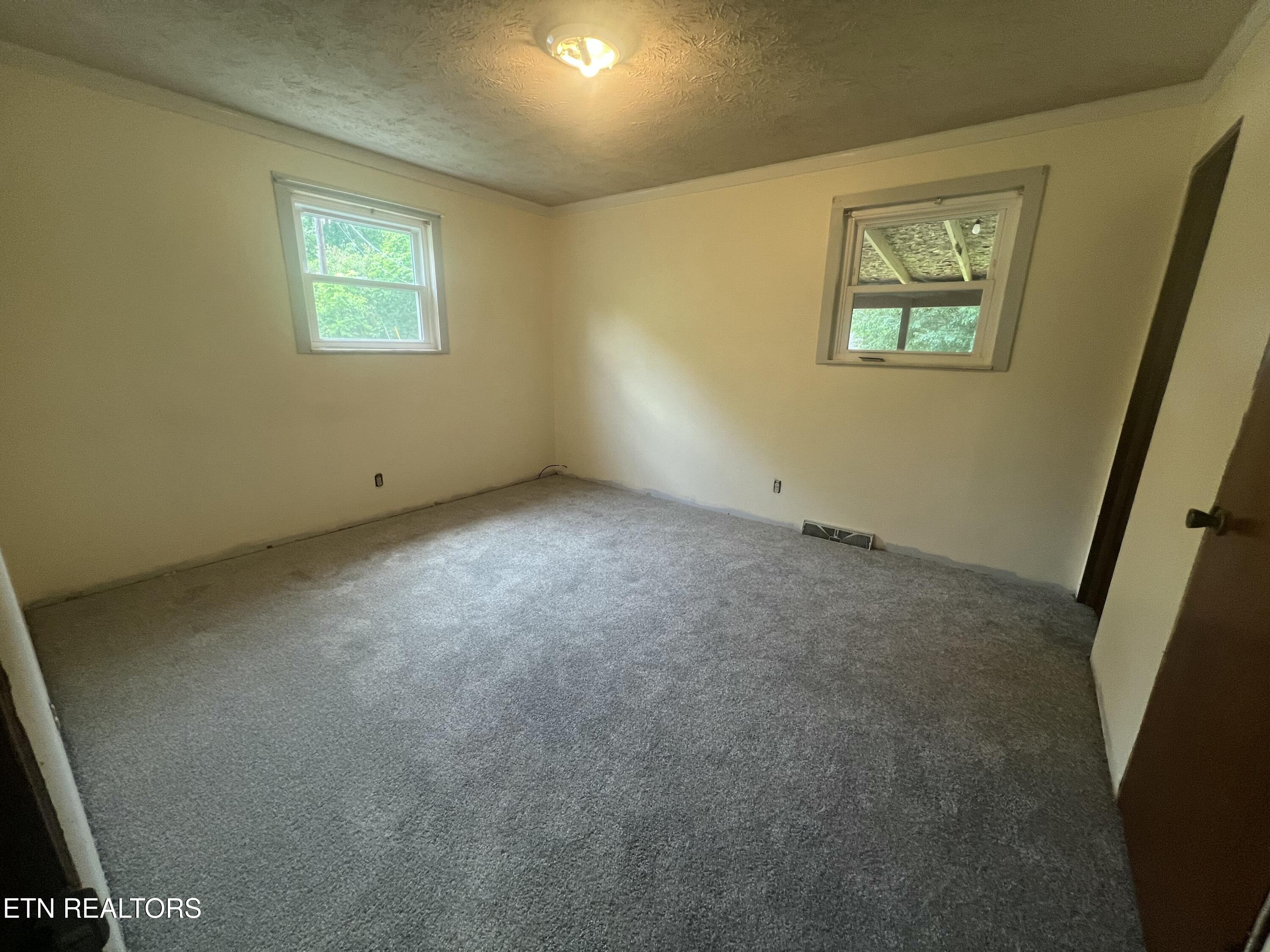 209 White Oak Lane Heiskell TN 37754