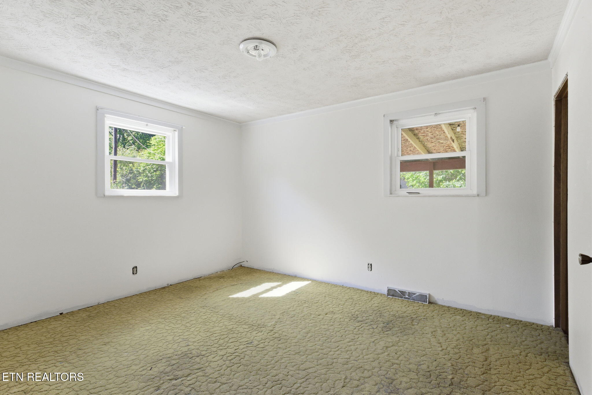 209 White Oak Lane Heiskell TN 37754