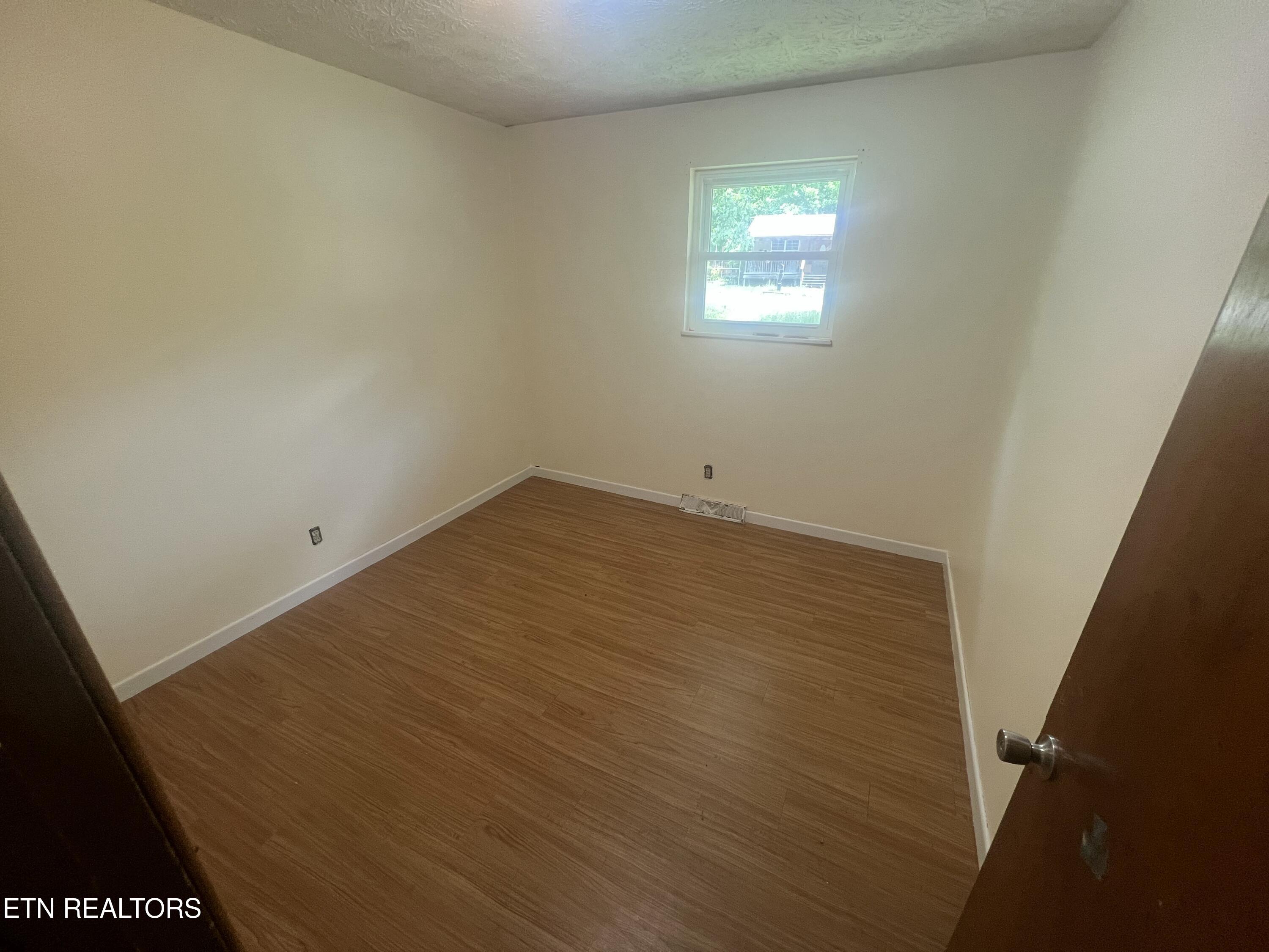 209 White Oak Lane Heiskell TN 37754