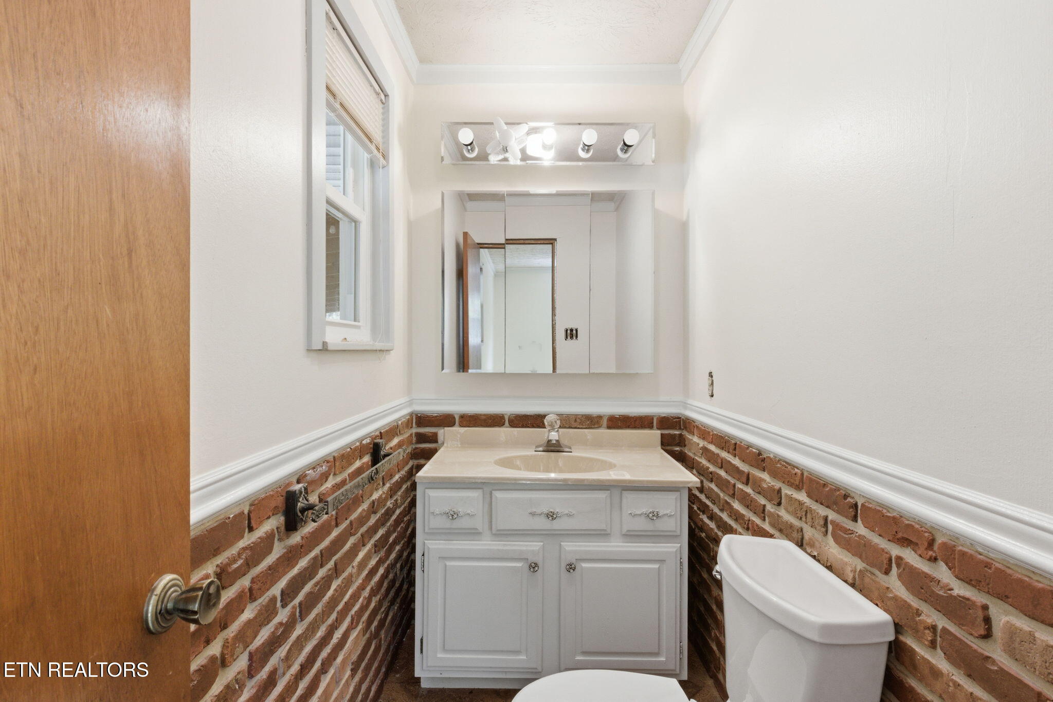 209 White Oak Lane Heiskell TN 37754
