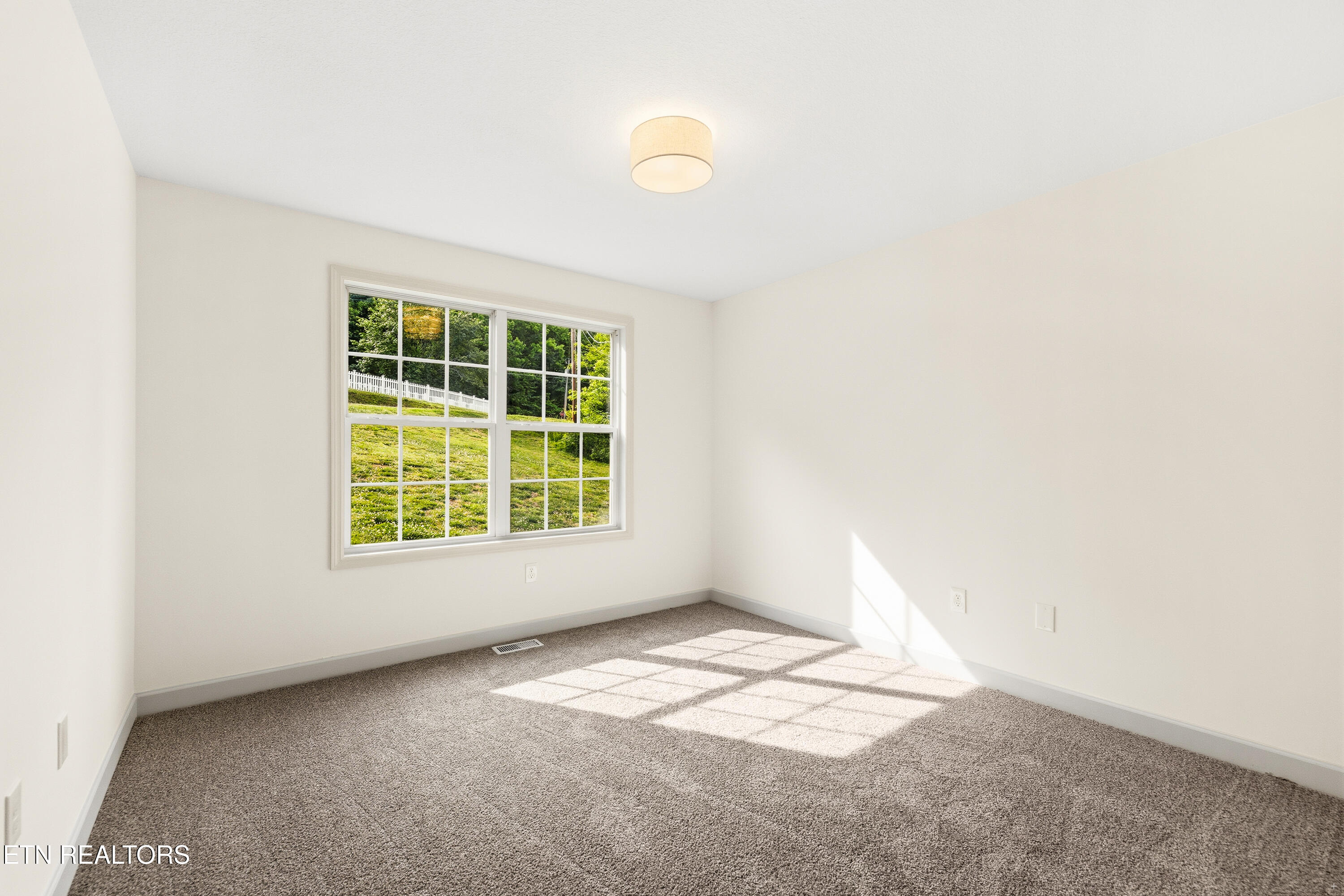 108 Breezewood Circle Clinton TN 37716