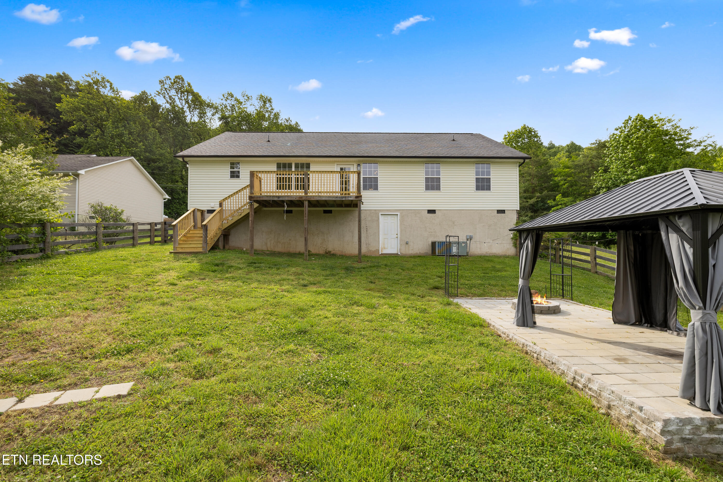 108 Breezewood Circle Clinton TN 37716