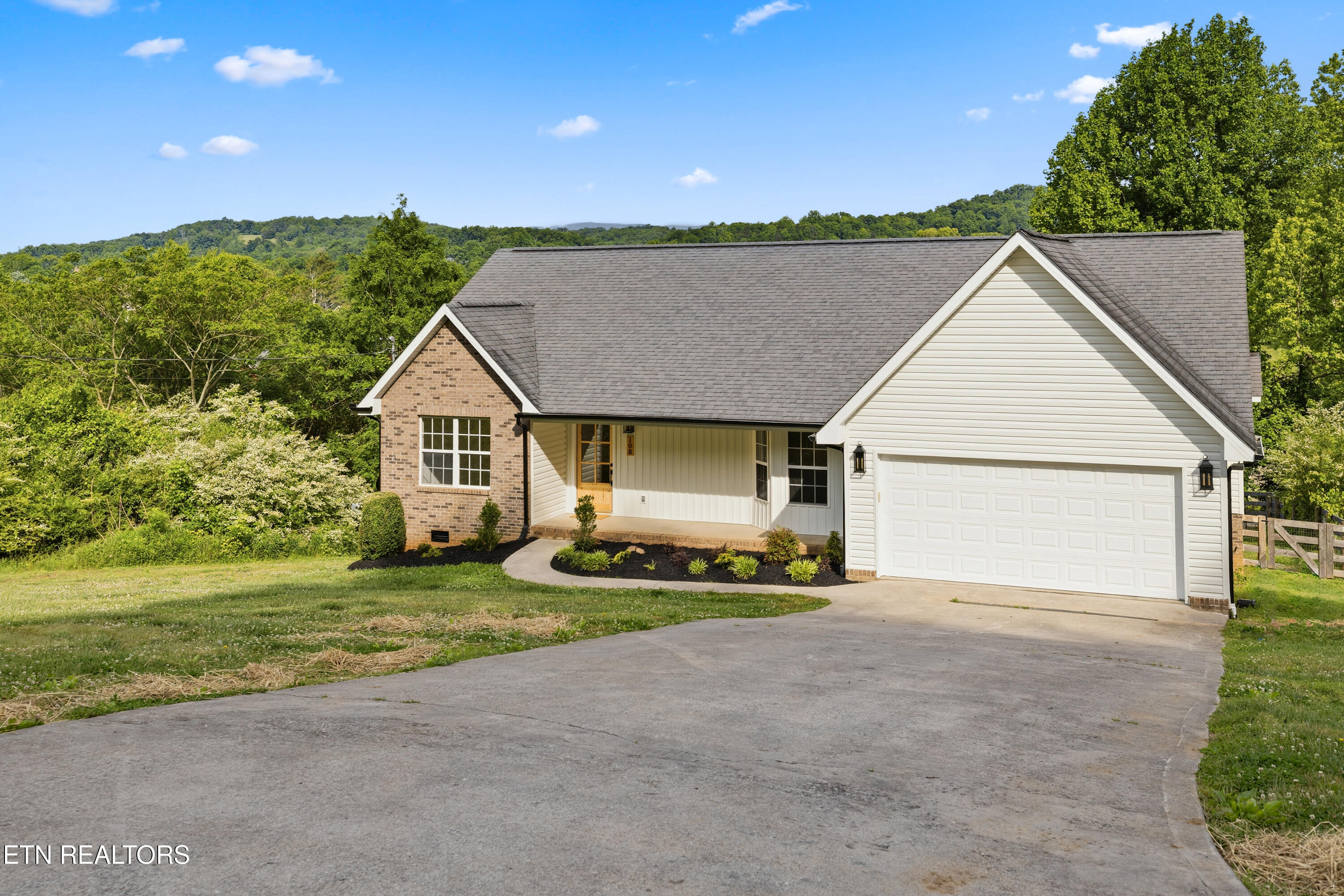 108 Breezewood Circle Clinton TN 37716