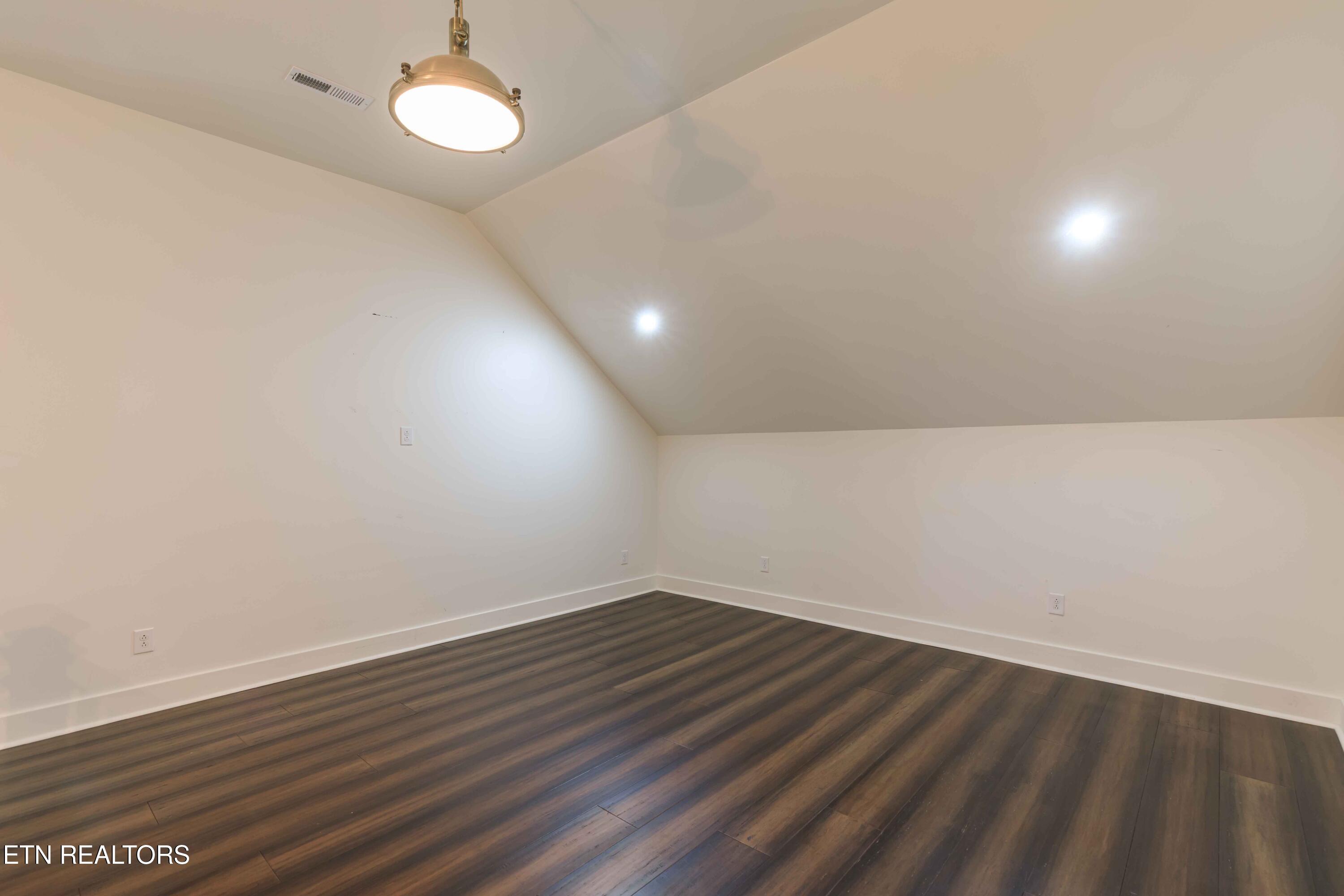 1017 Thompson Place Knoxville TN 37917