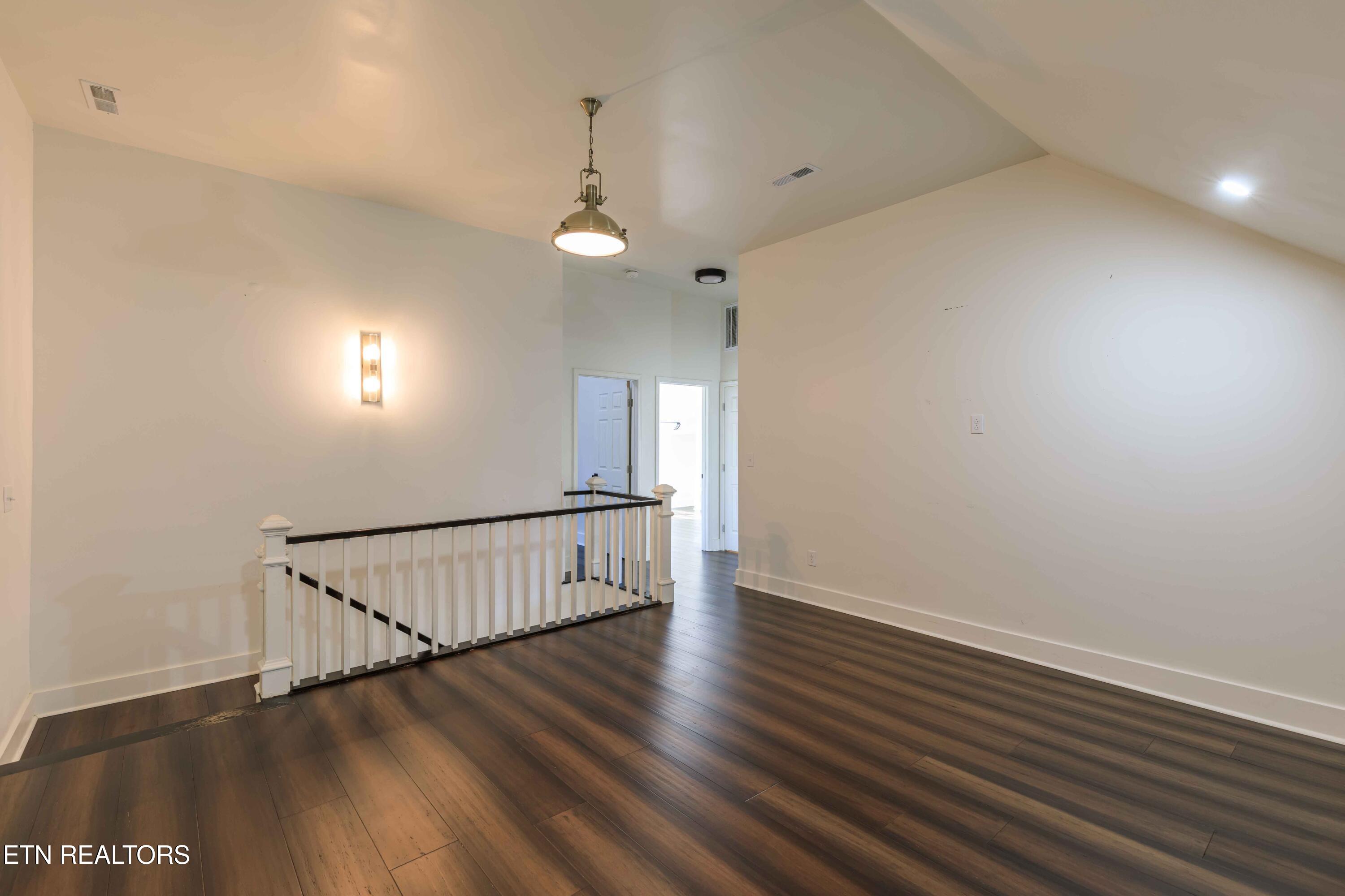1017 Thompson Place Knoxville TN 37917