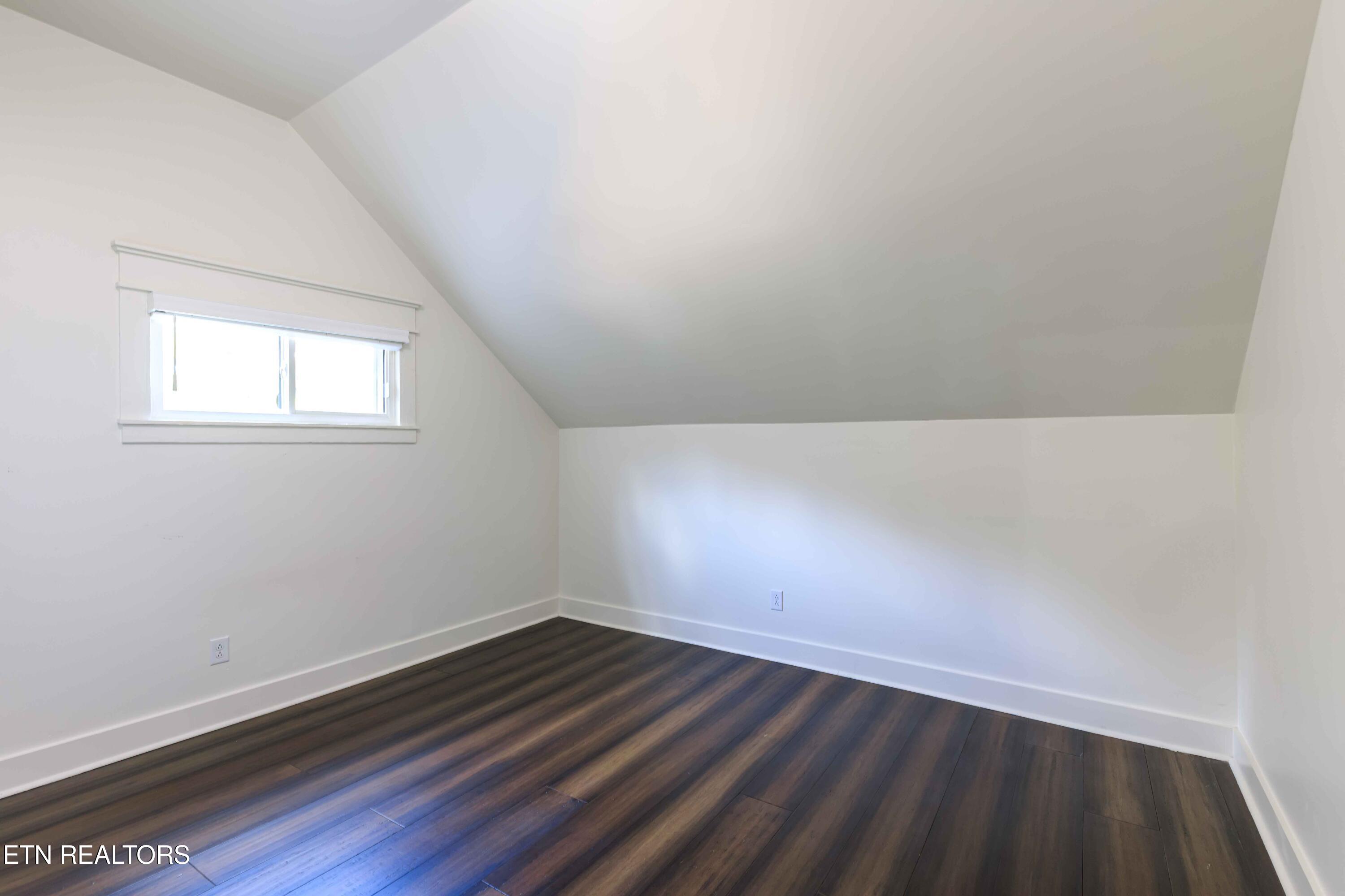1017 Thompson Place Knoxville TN 37917