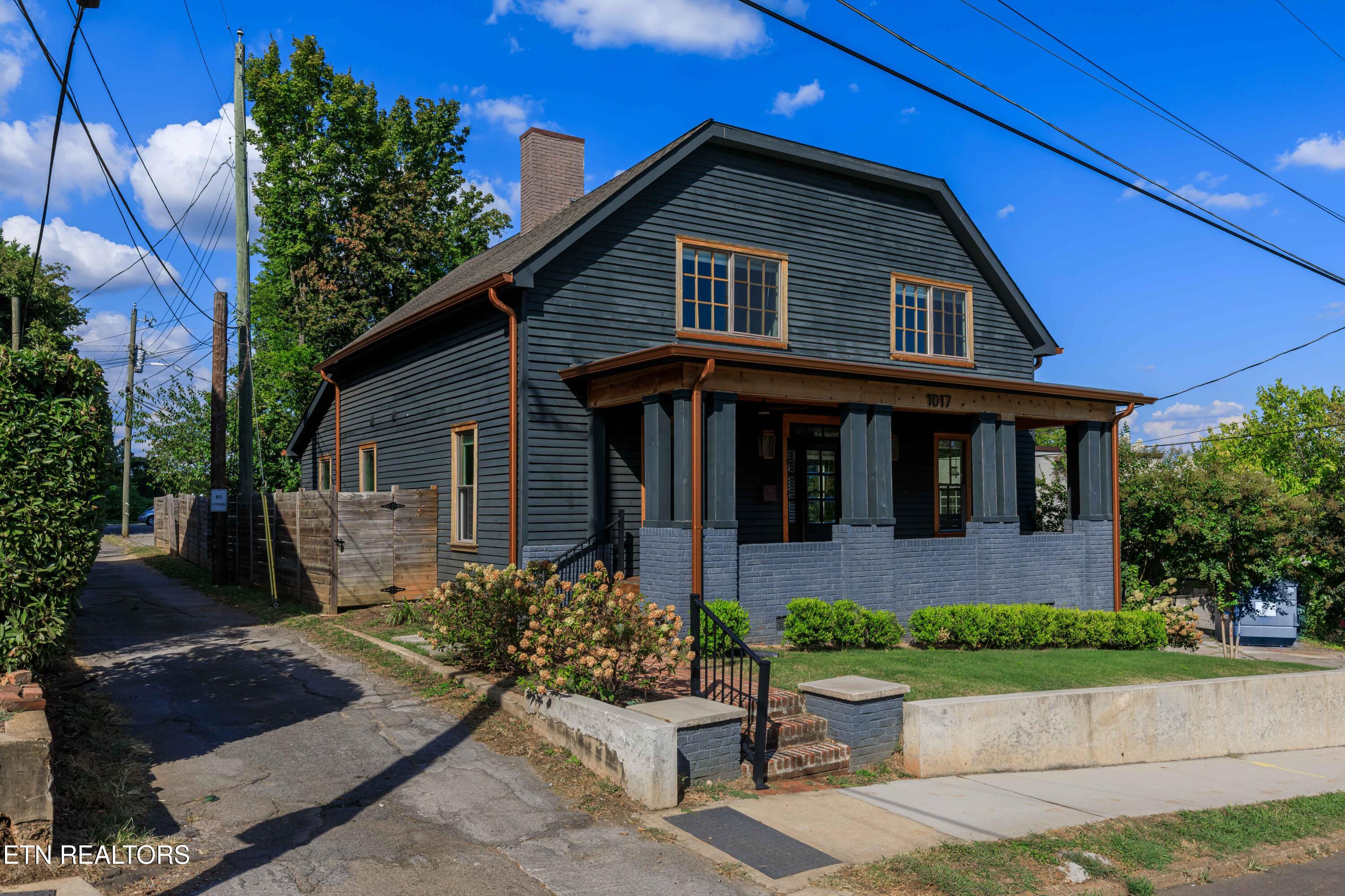 1017 Thompson Place Knoxville TN 37917