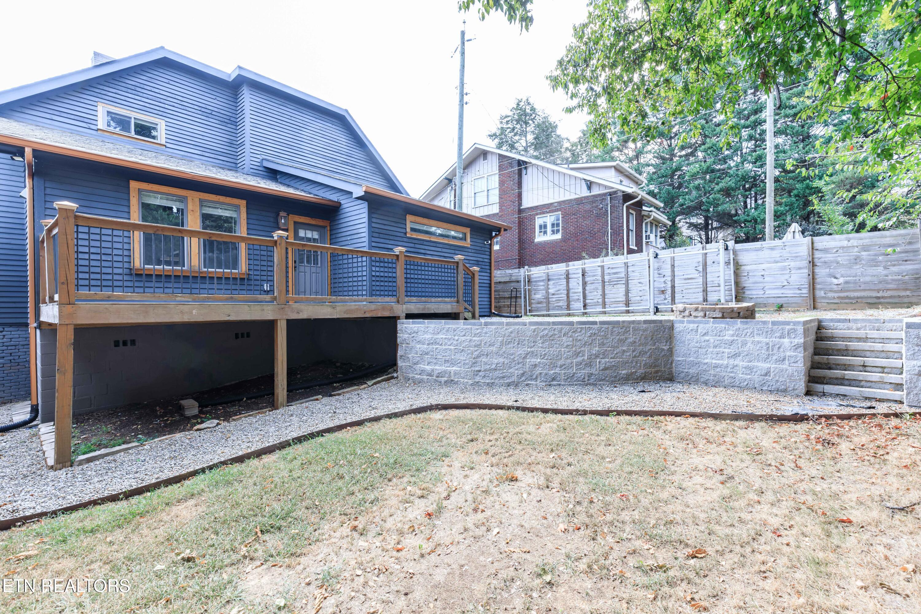 1017 Thompson Place Knoxville TN 37917