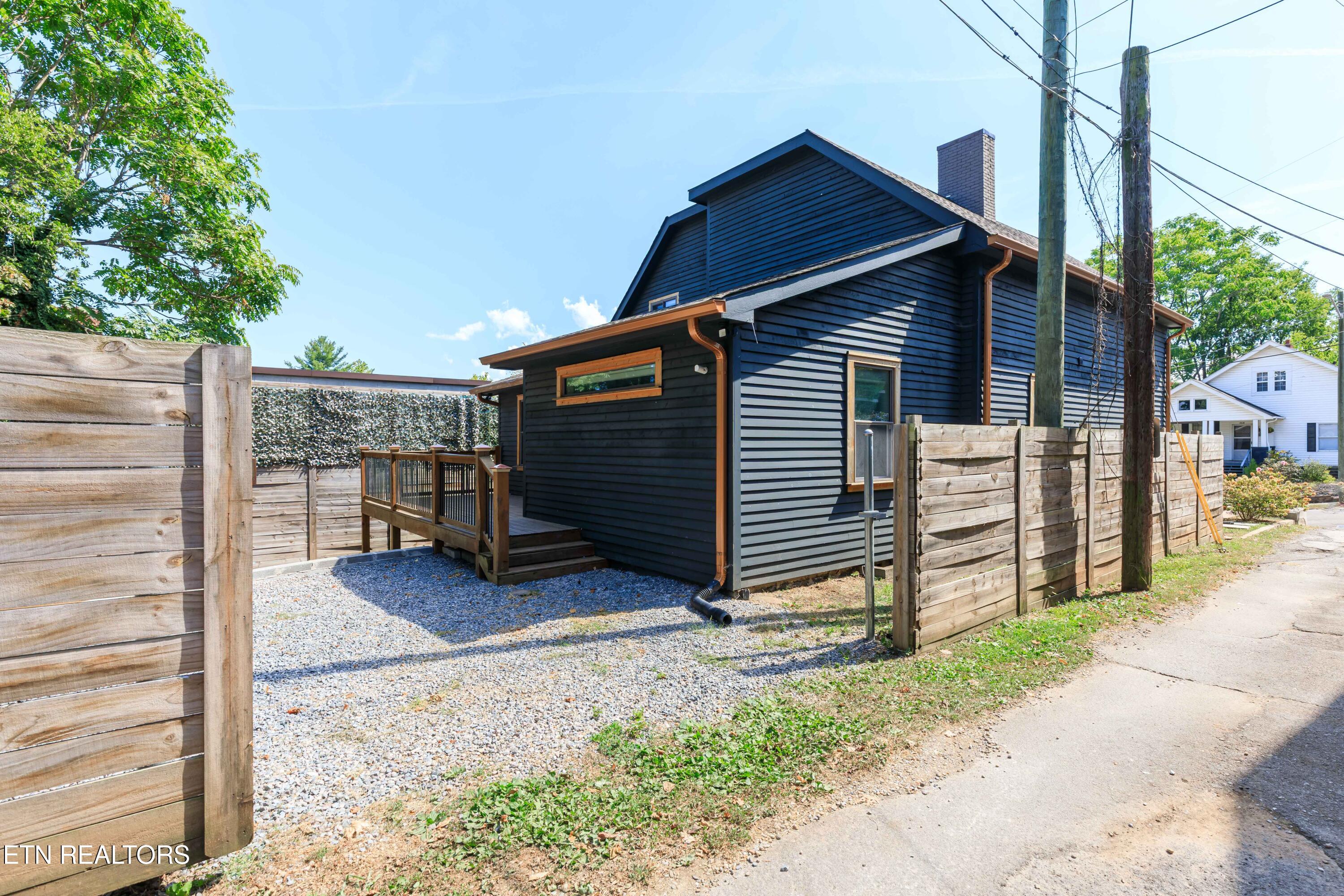 1017 Thompson Place Knoxville TN 37917