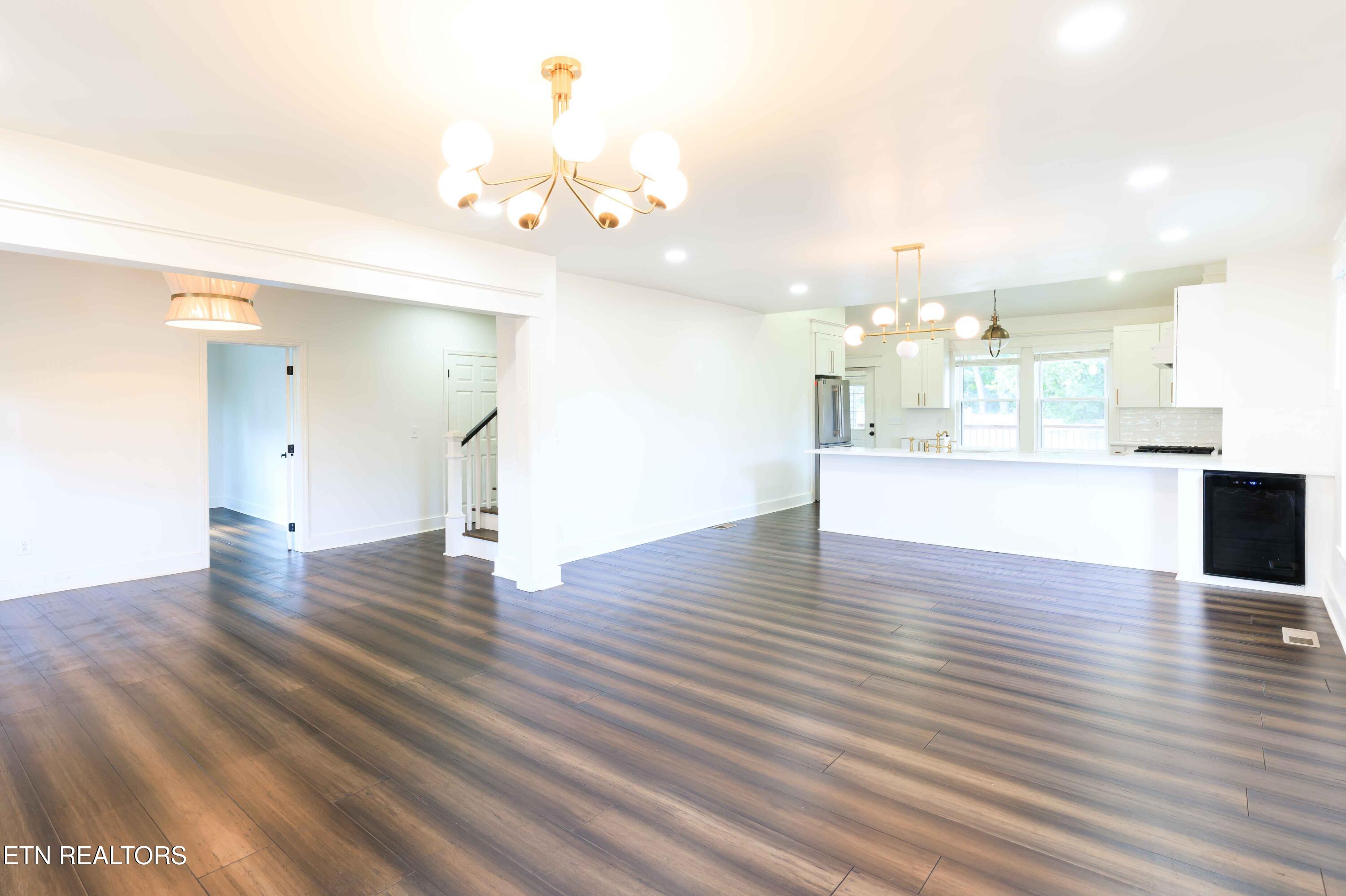 1017 Thompson Place Knoxville TN 37917