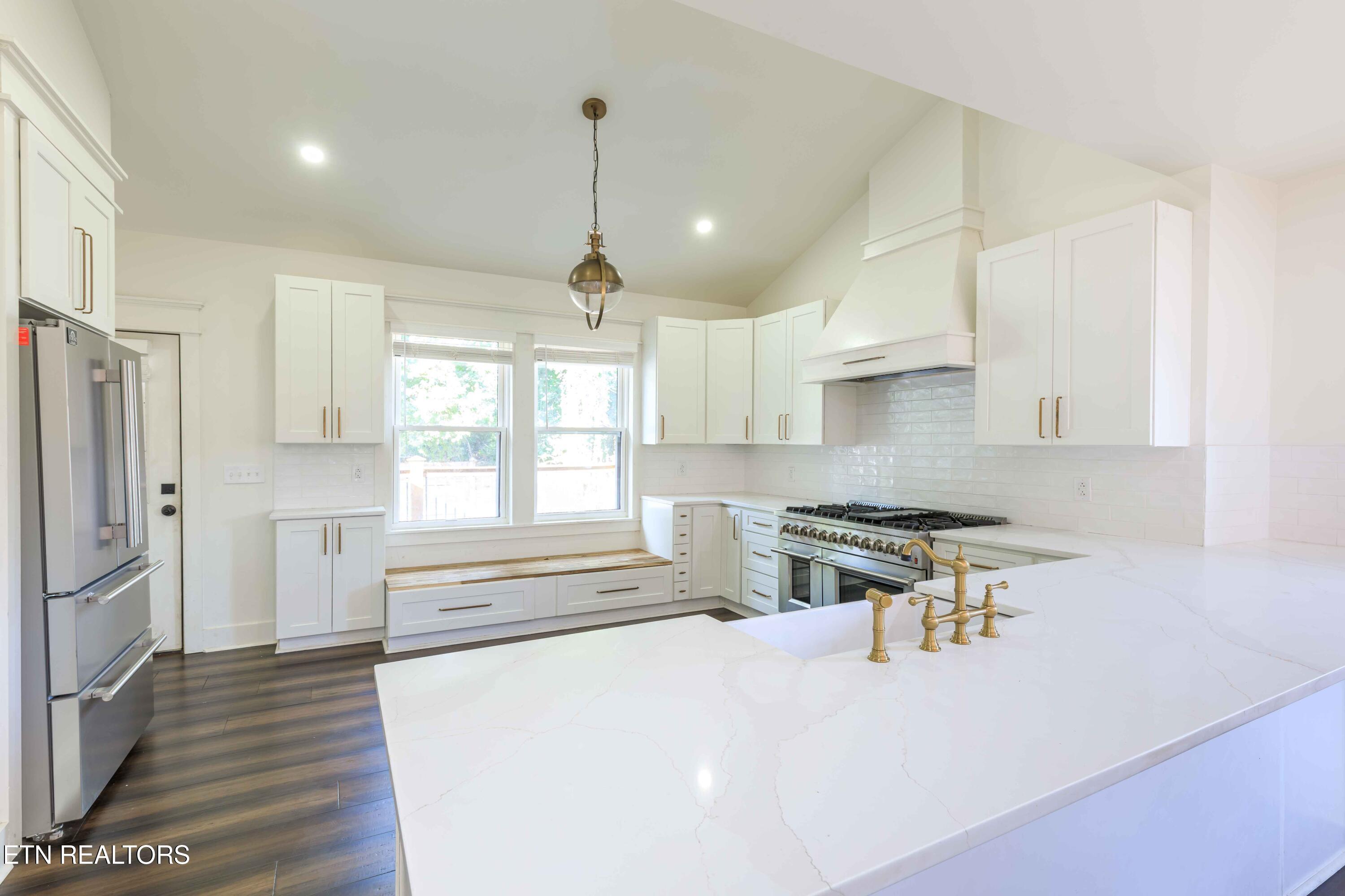 1017 Thompson Place Knoxville TN 37917