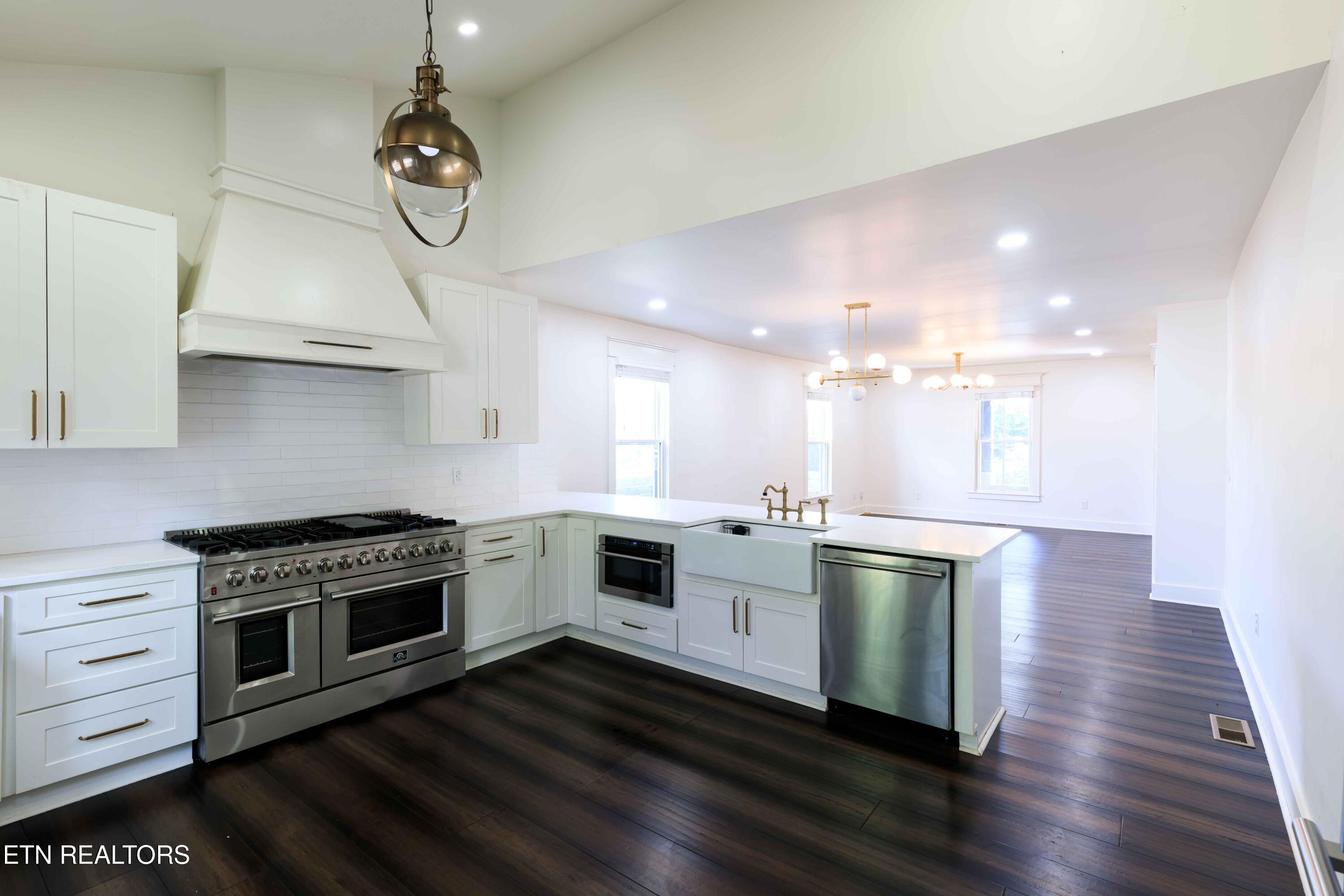 1017 Thompson Place Knoxville TN 37917