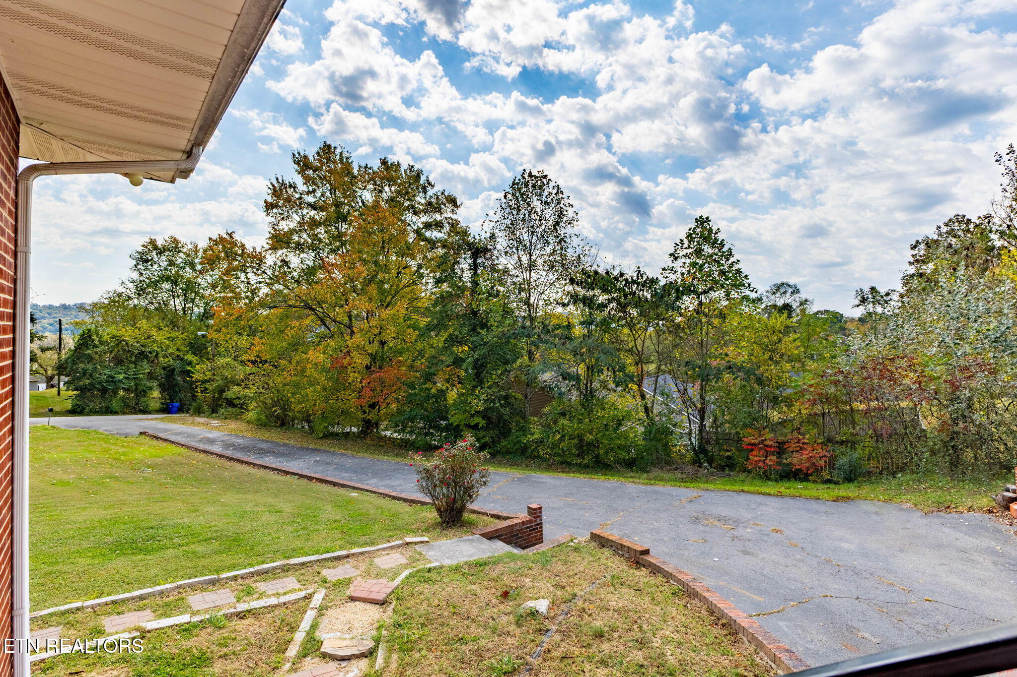 302 Hickory Street Clinton TN 37716