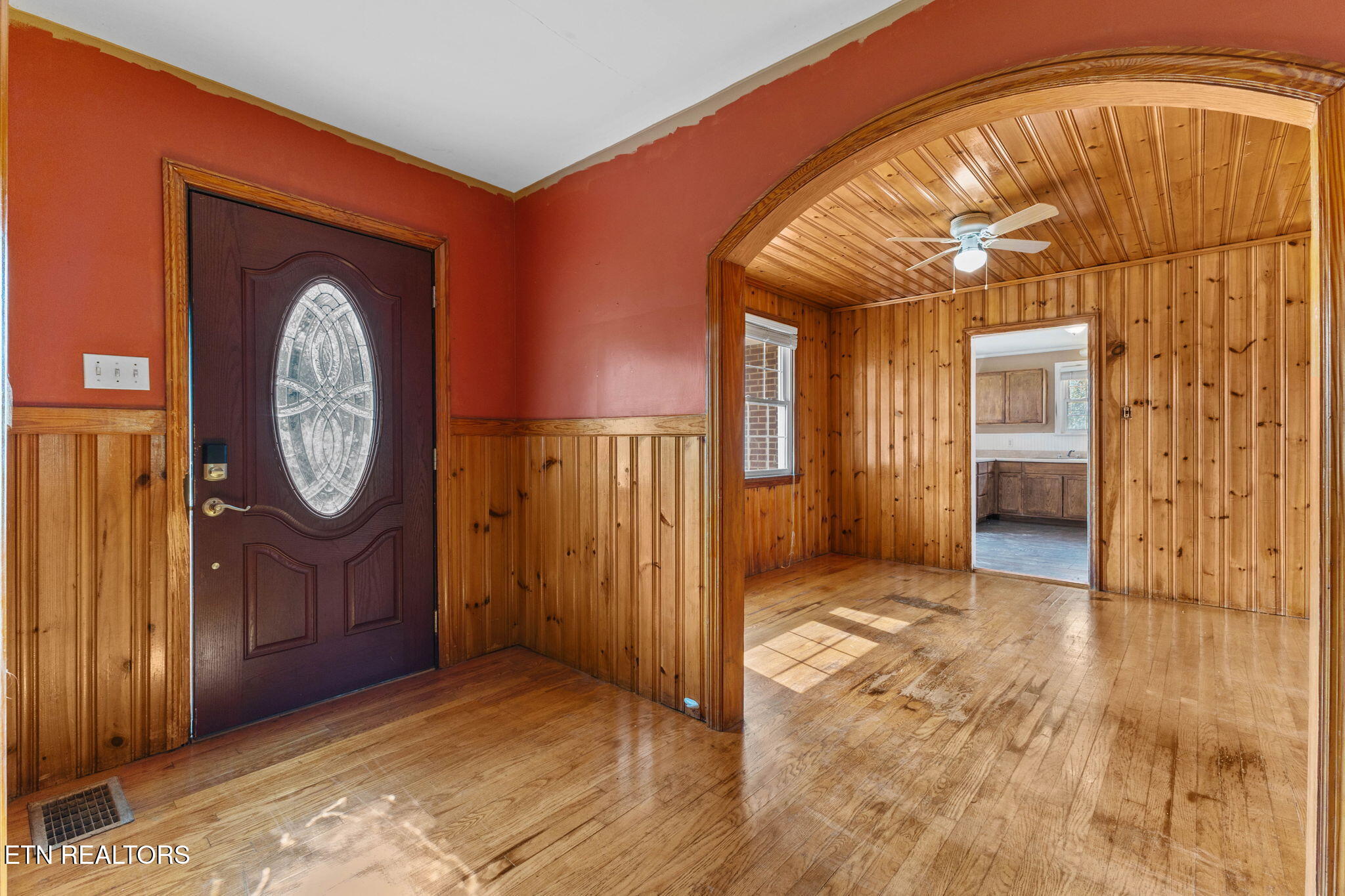 302 Hickory Street Clinton TN 37716