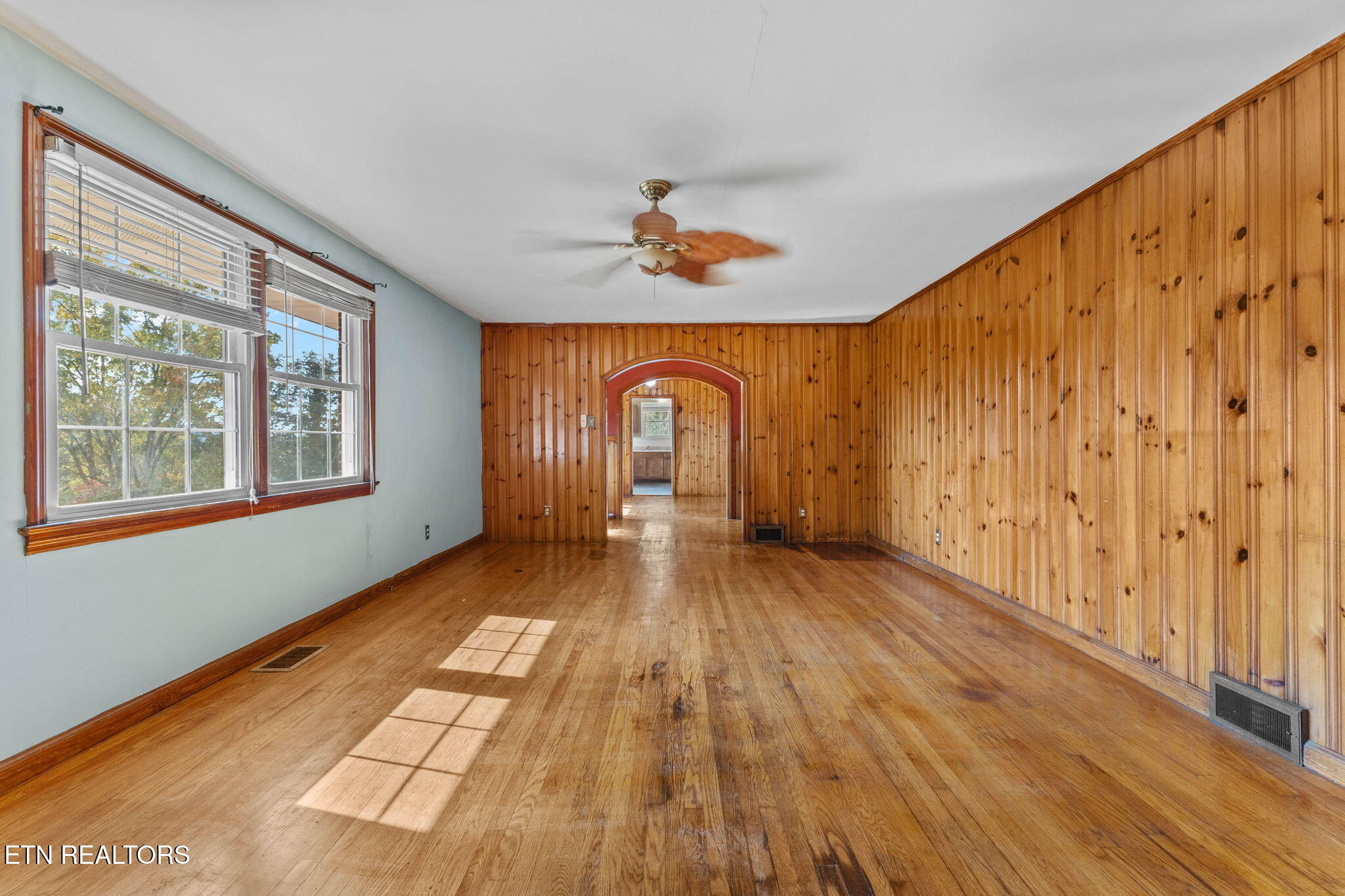 302 Hickory Street Clinton TN 37716