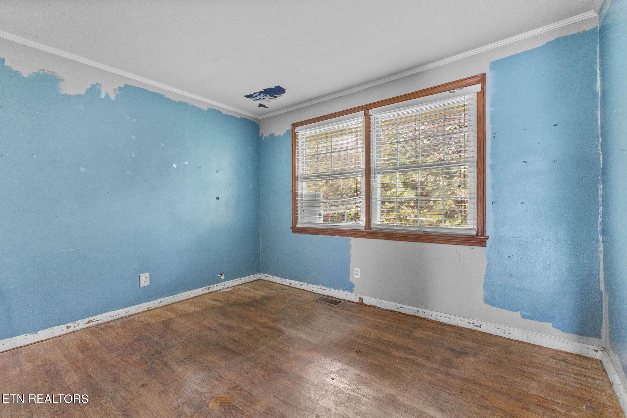 302 Hickory Street Clinton TN 37716